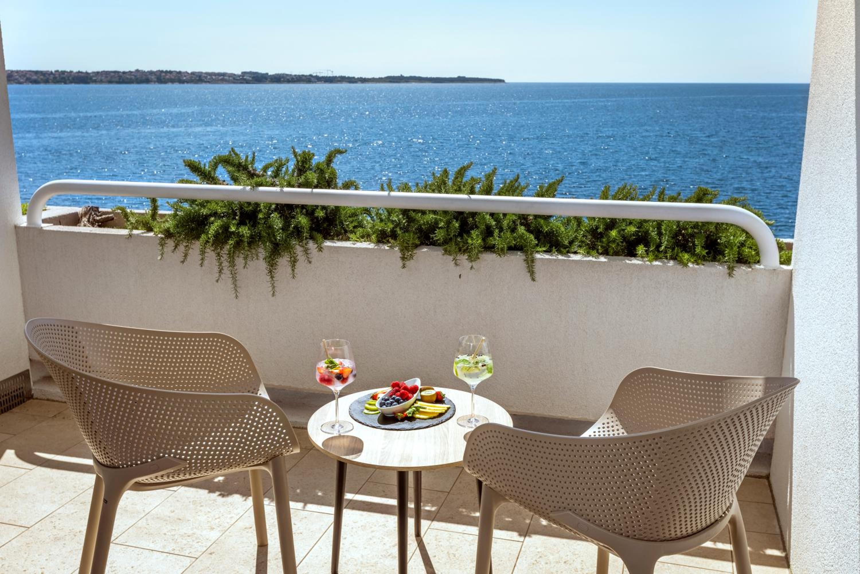 Superior Double or Twin Room with Extra Bed, Balcony and Sea View