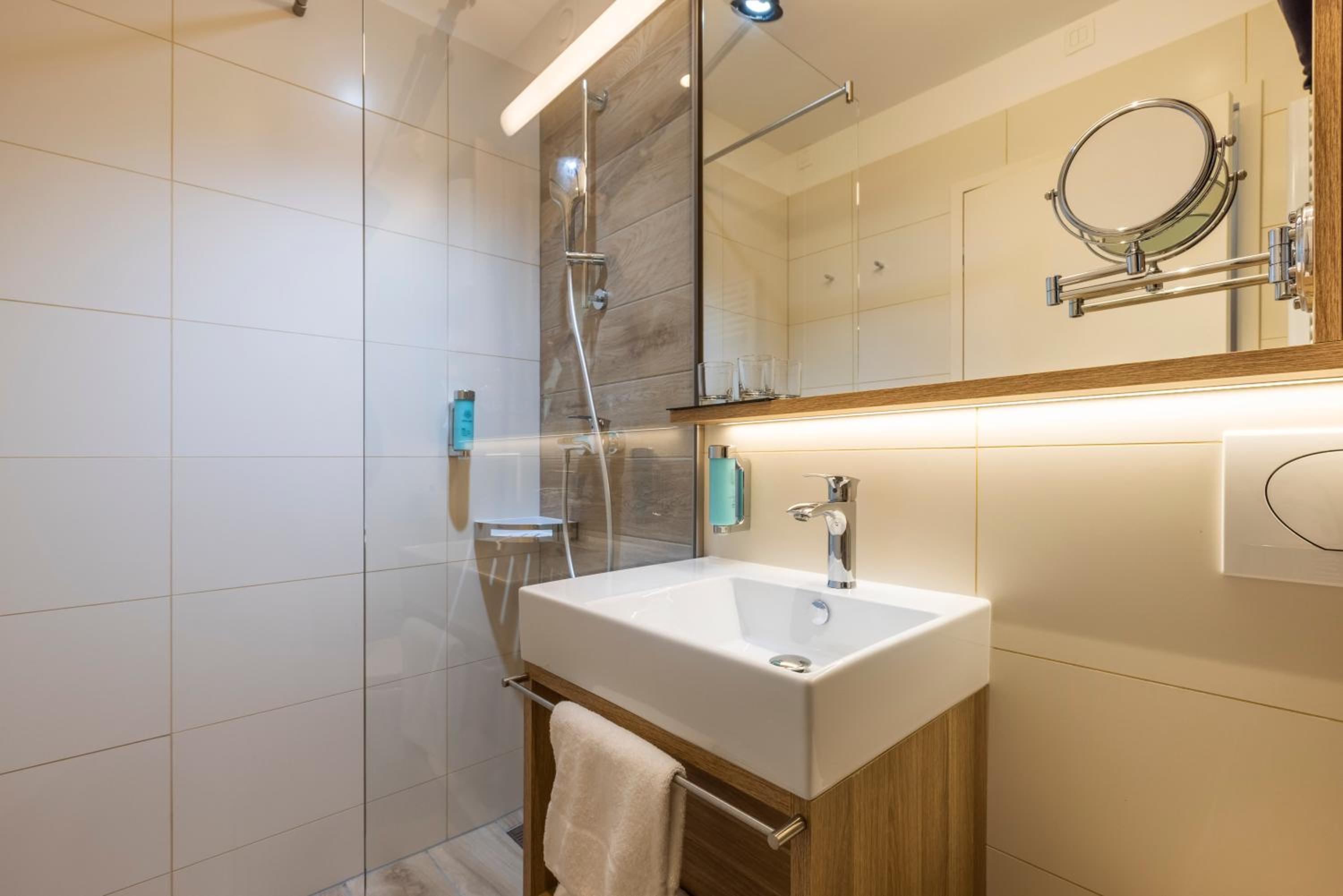 Superior Double or Twin Room with Extra Bed, Balcony and Sea View