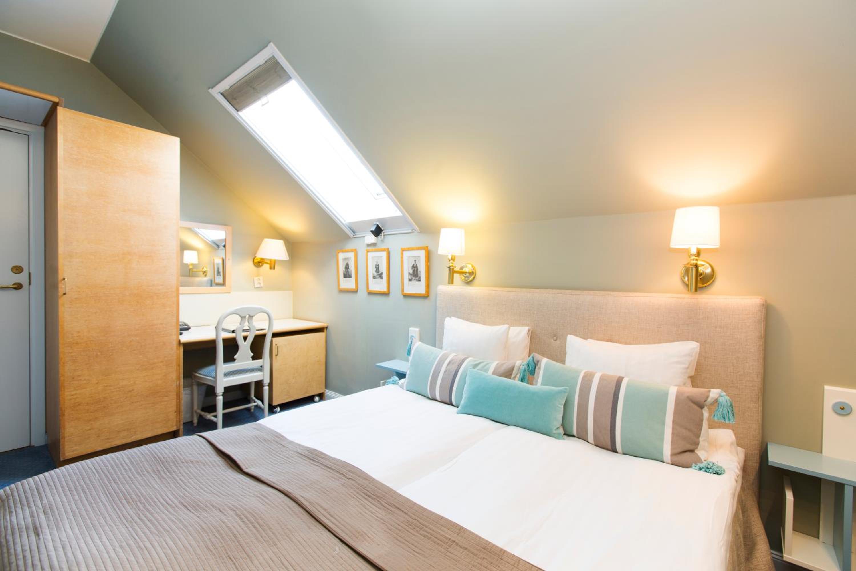 Small Double Room (55 in bed)
