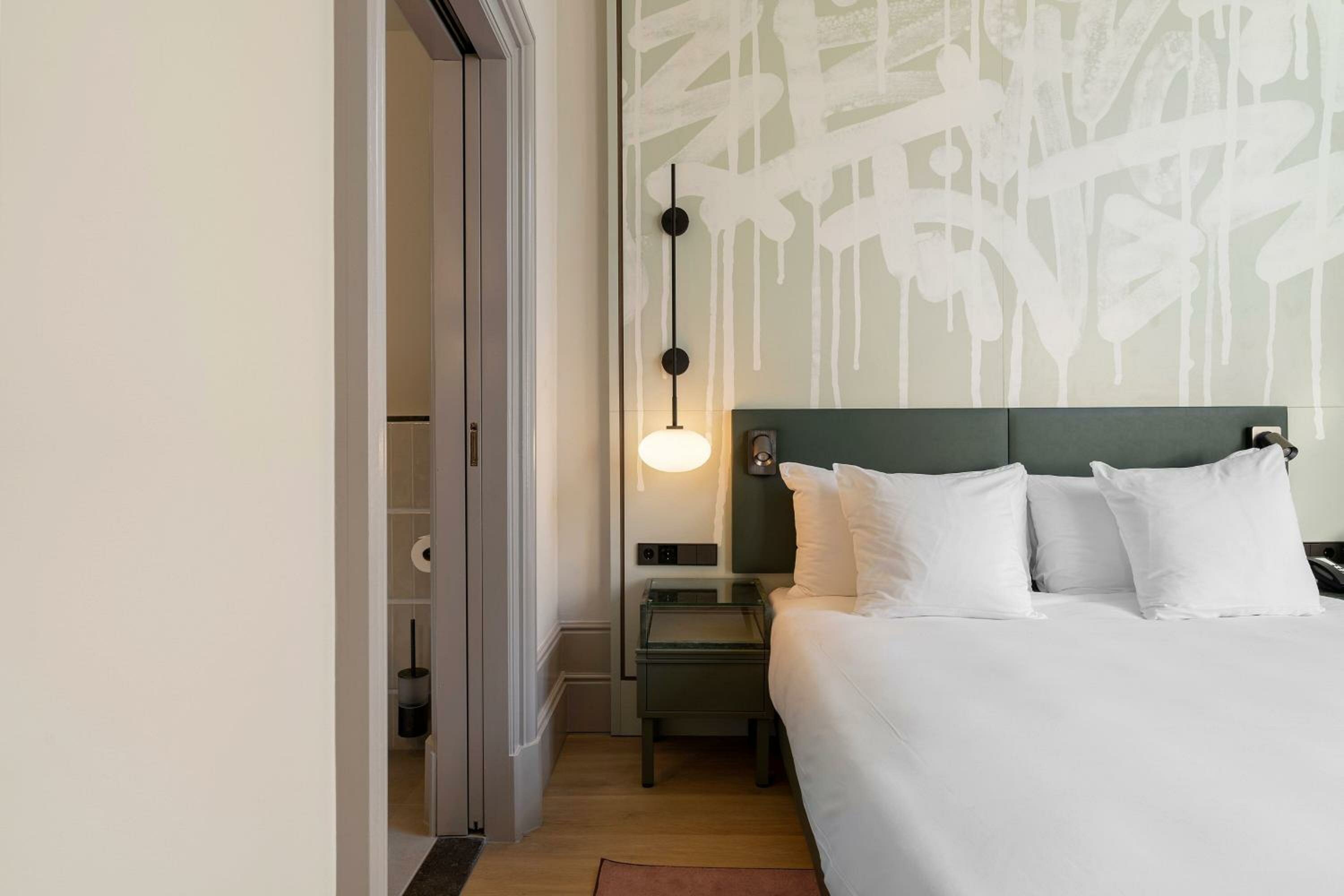 Deluxe Queen Room 