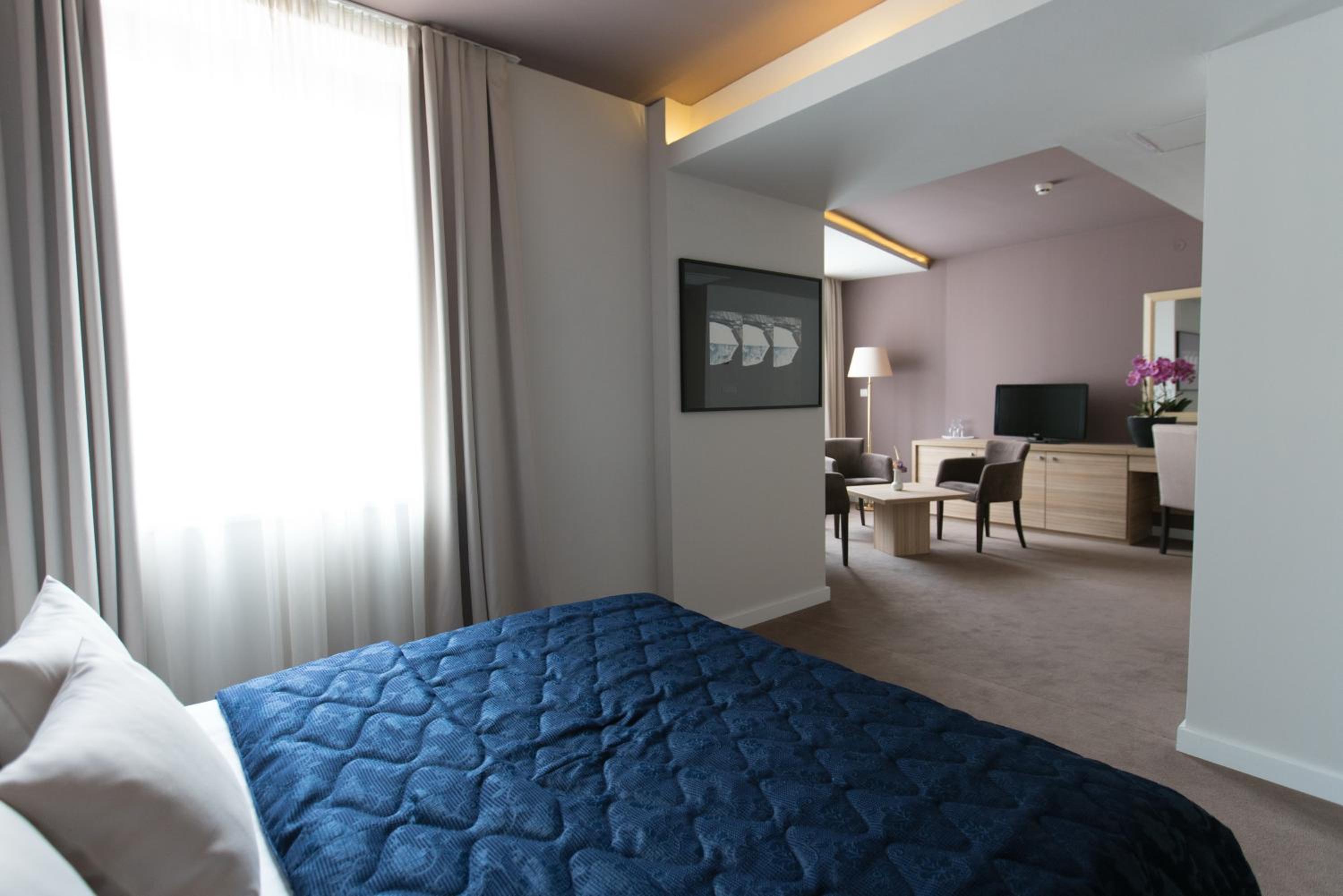 Family Room (2 Adults + 2 Children)