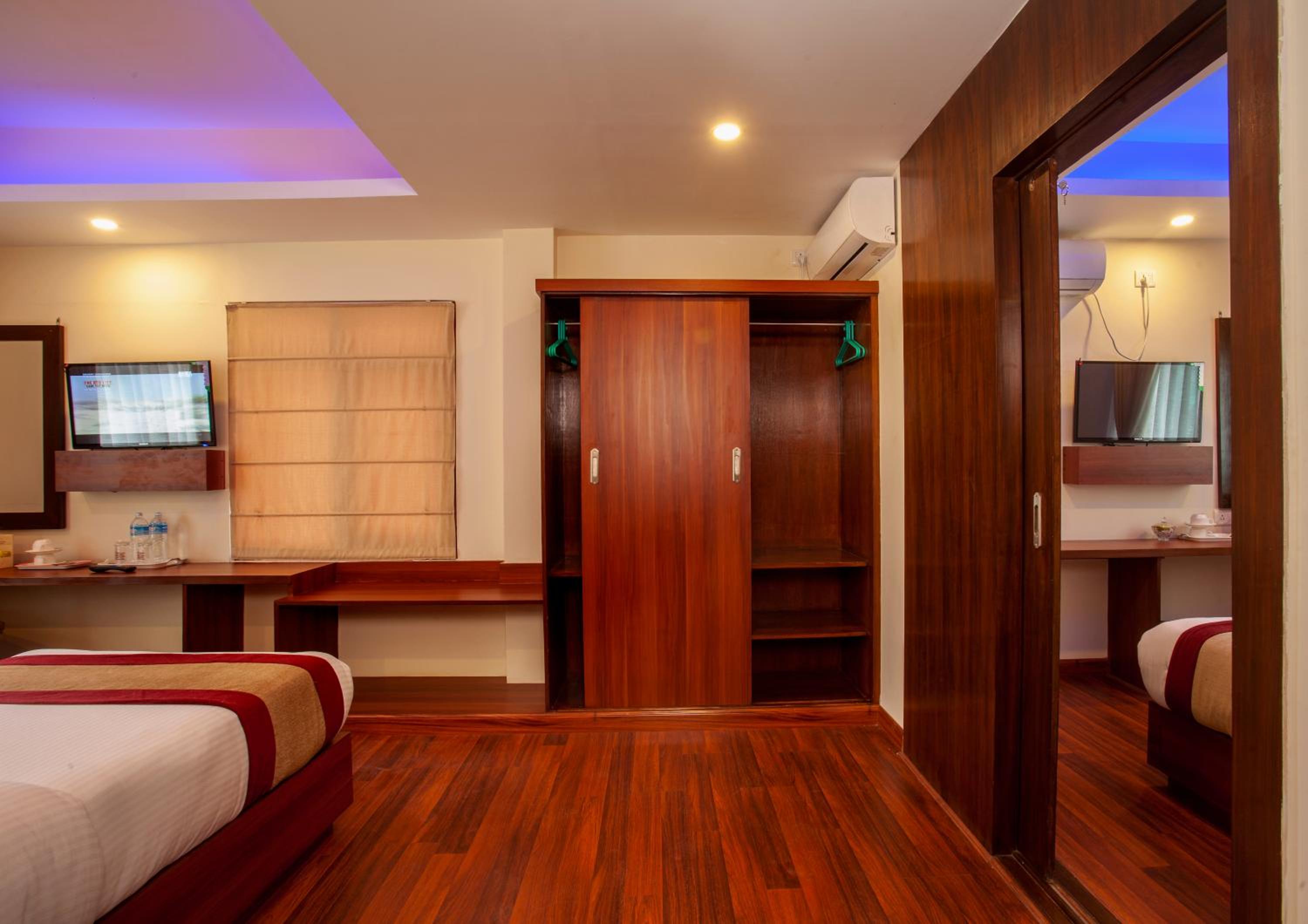 Deluxe Family Suite With Free Airport Pickup