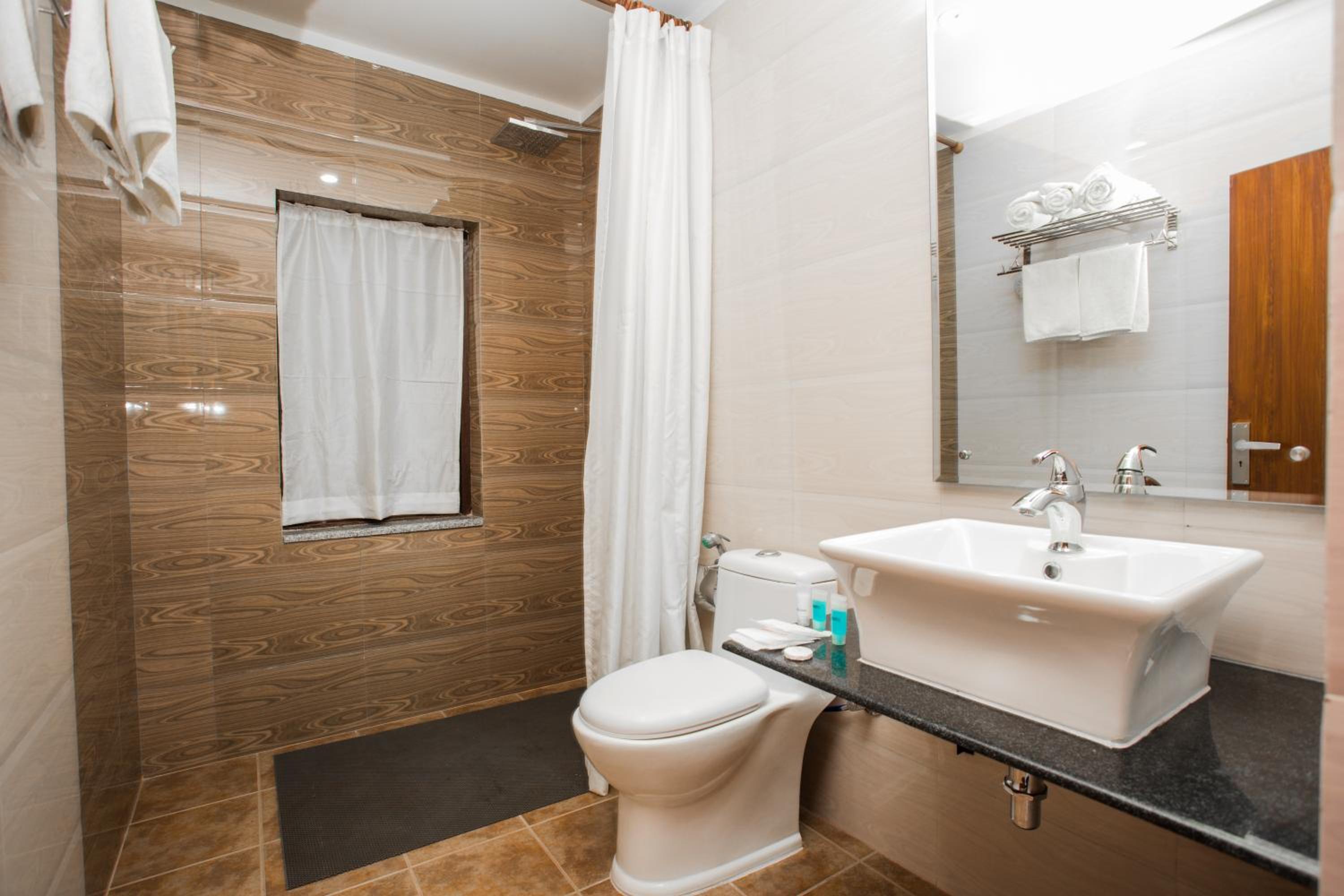 Deluxe Family Room With Free Airport Pickup