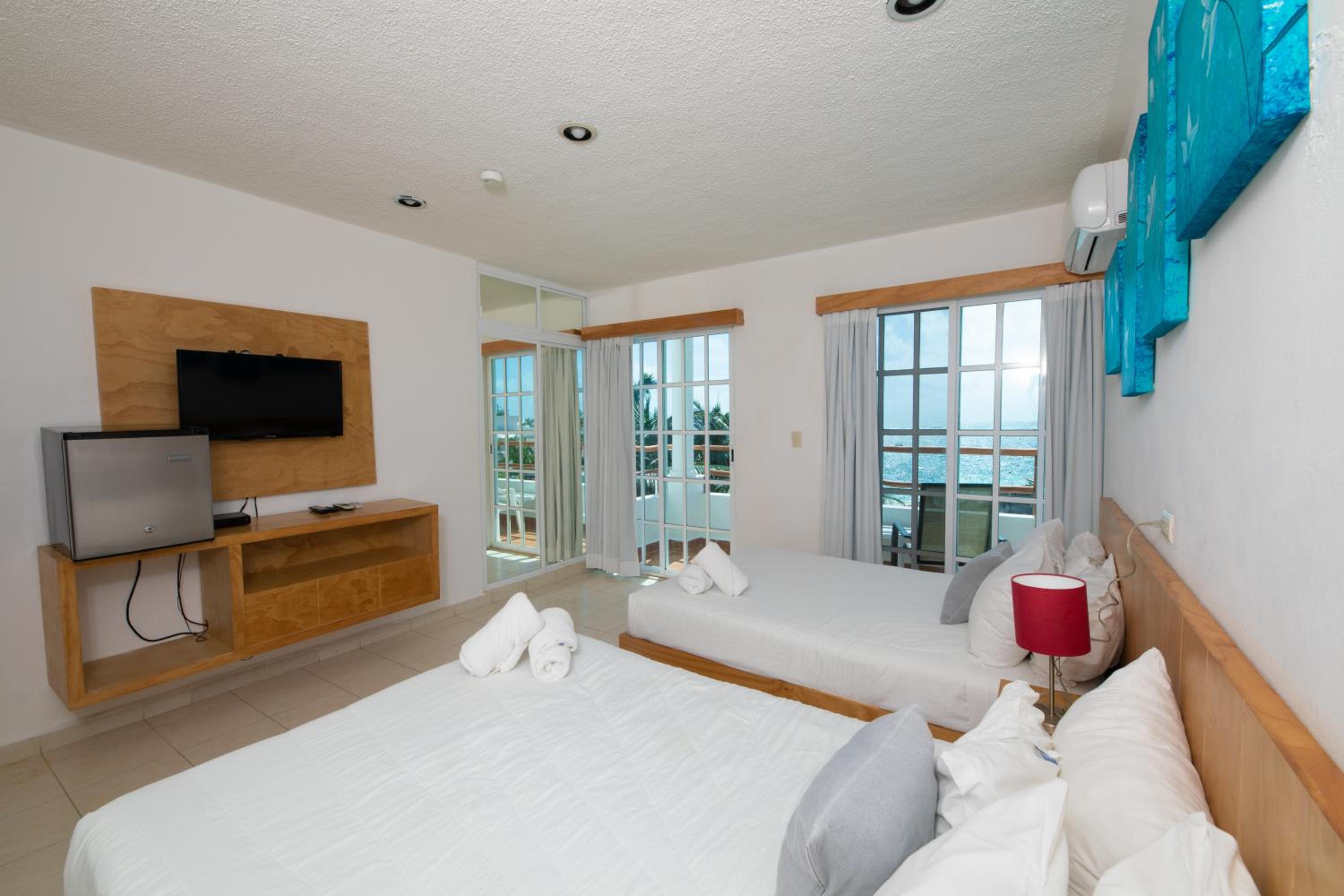 Deluxe Double Room with Side Sea View