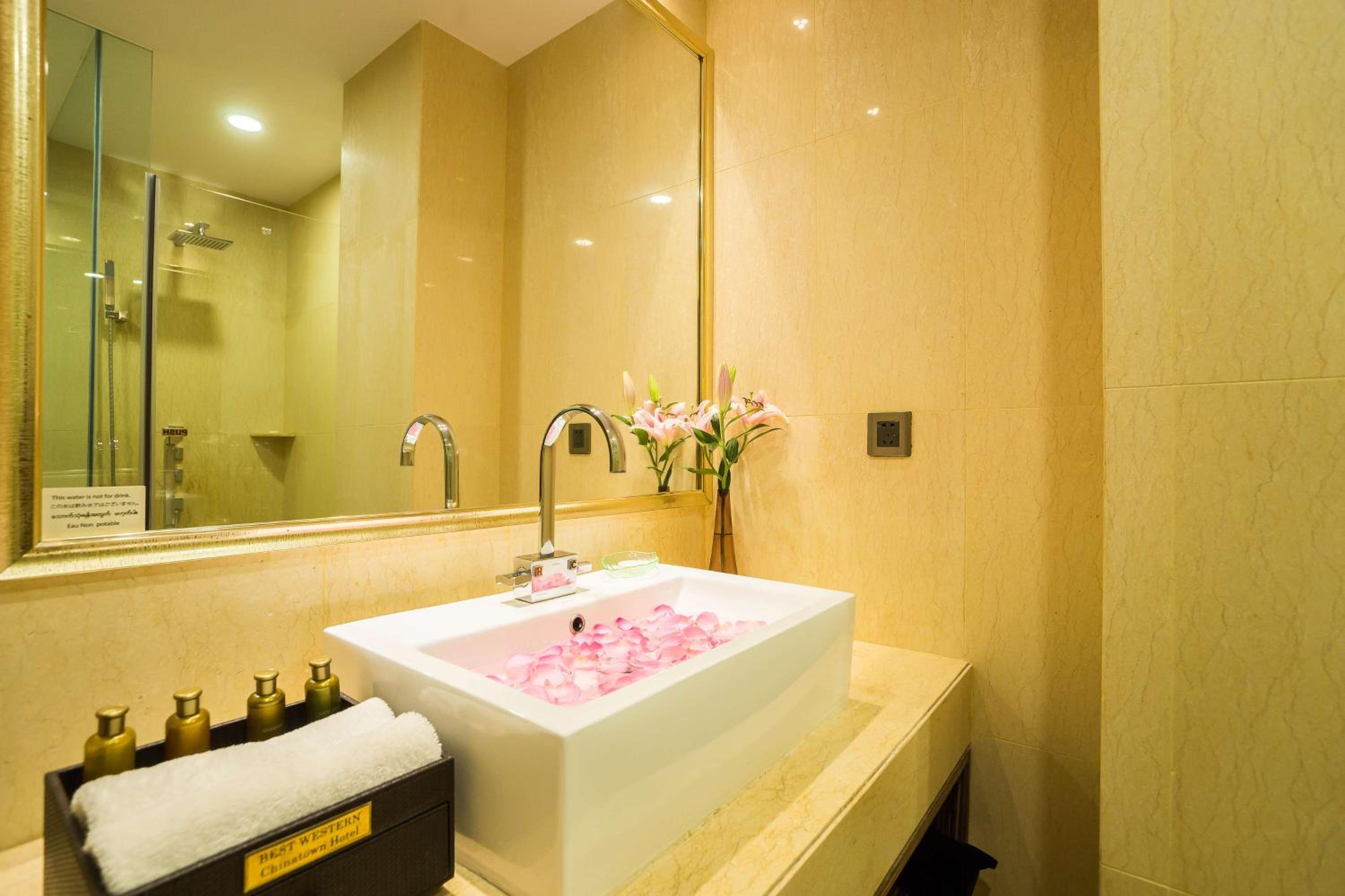 Deluxe King Room - Non-Smoking