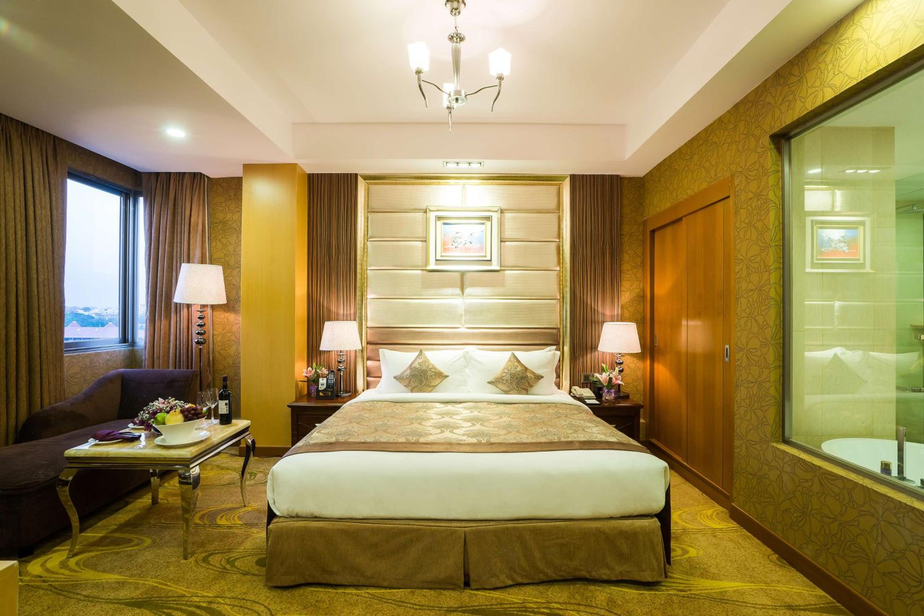 Junior King Suite - Non-Smoking