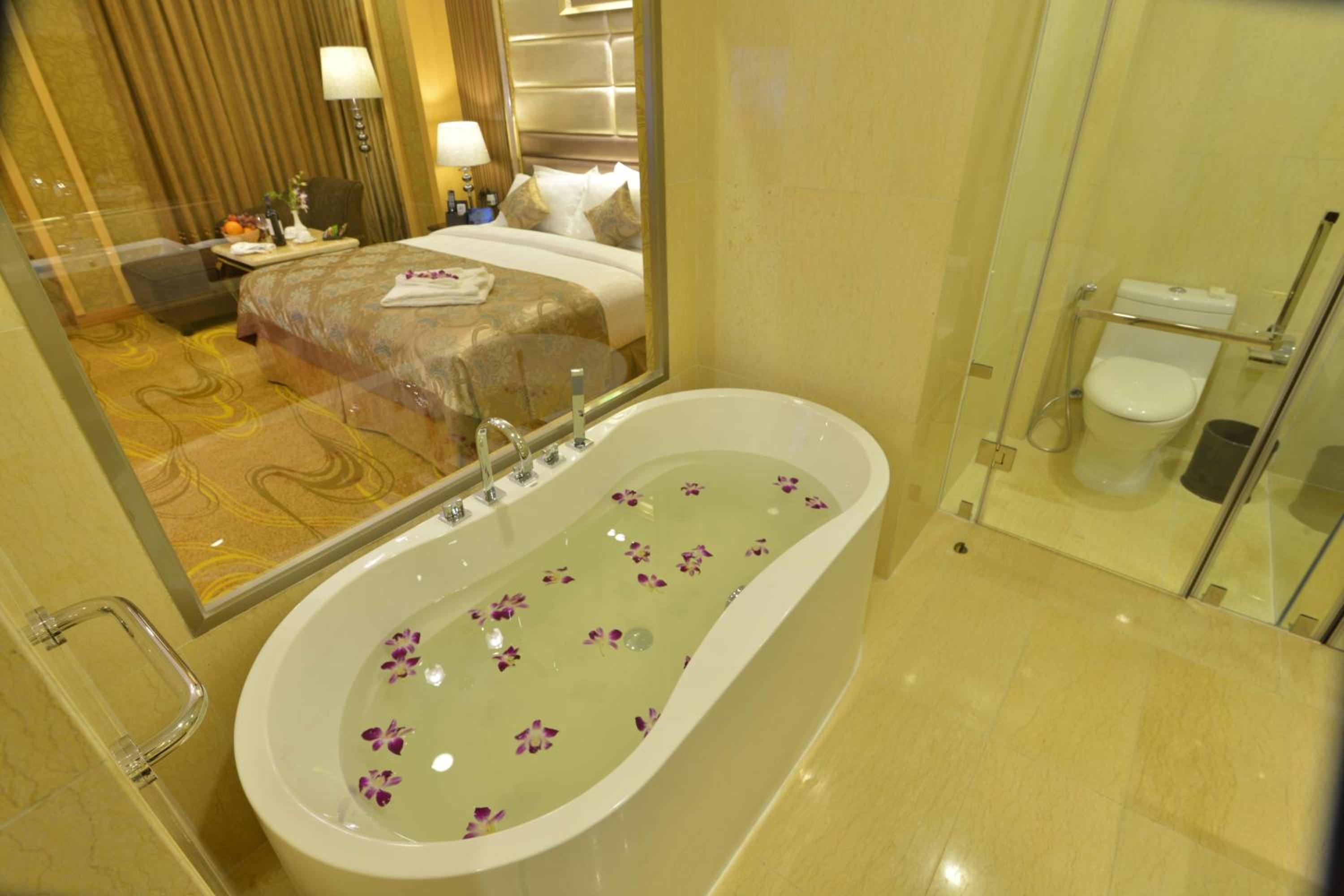 Junior King Suite - Non-Smoking