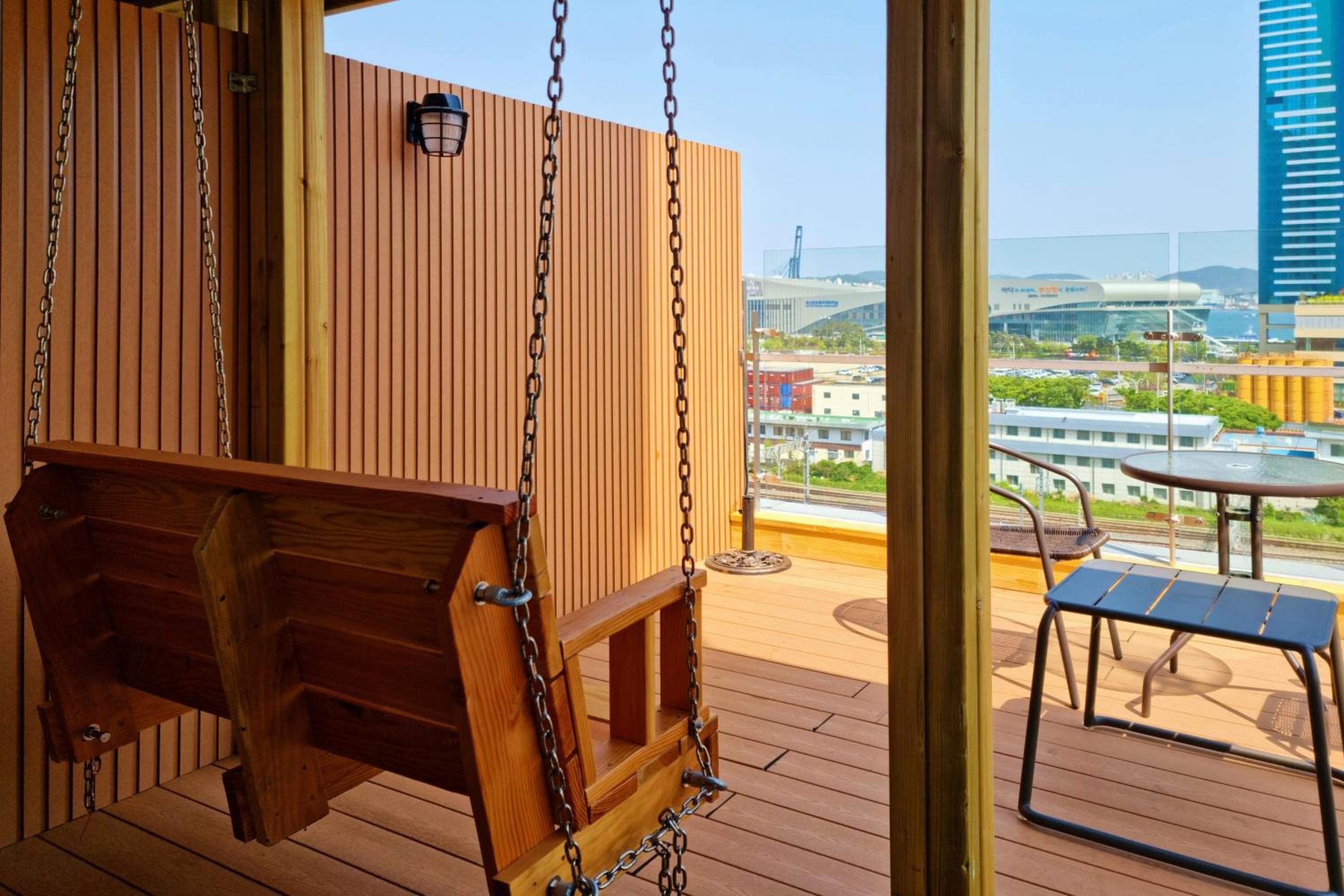 Deluxe Double Room with Balcony with Free access to Rooftop pool