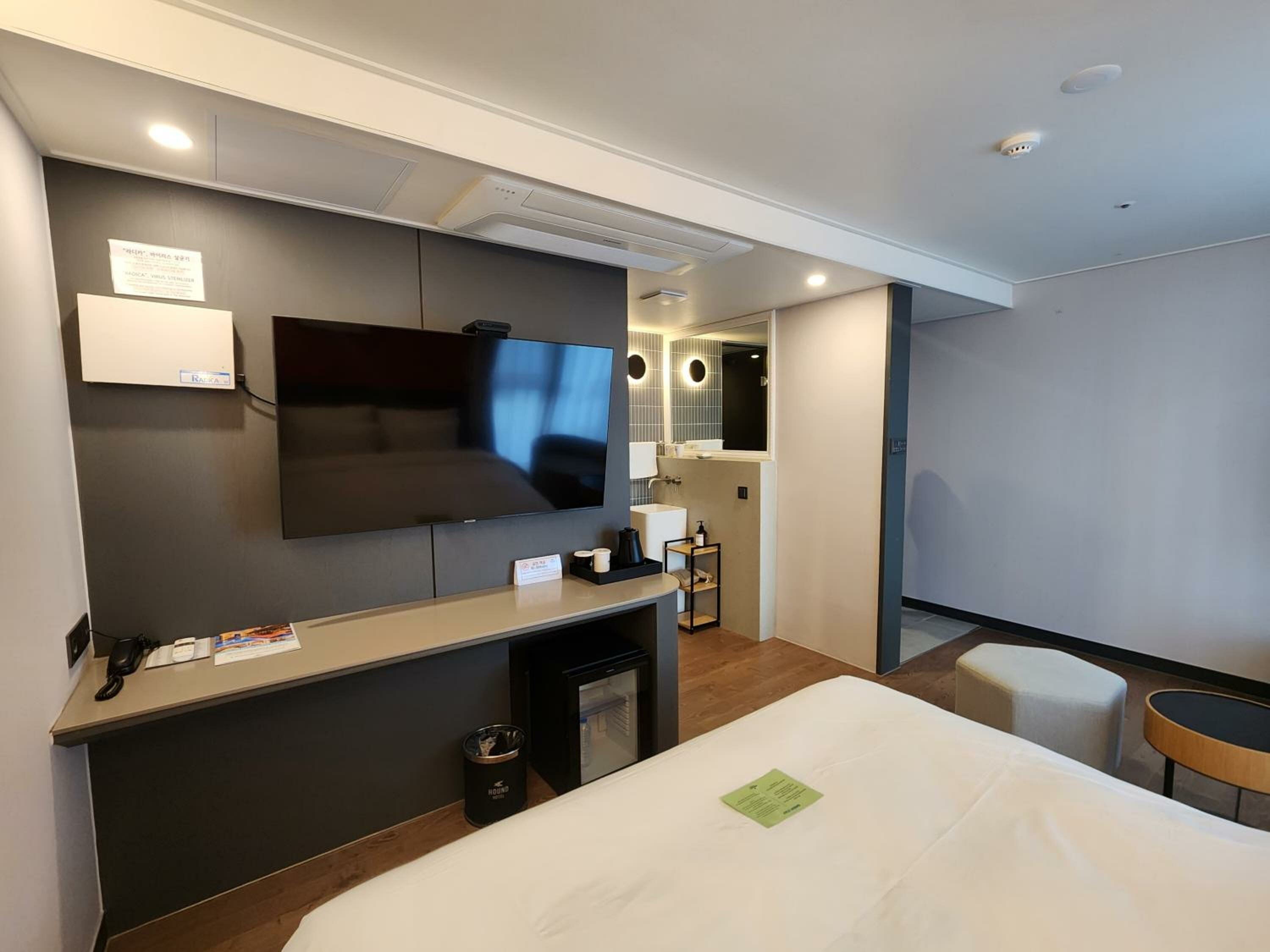 Deluxe Double Room with Free access to Rooftop pool