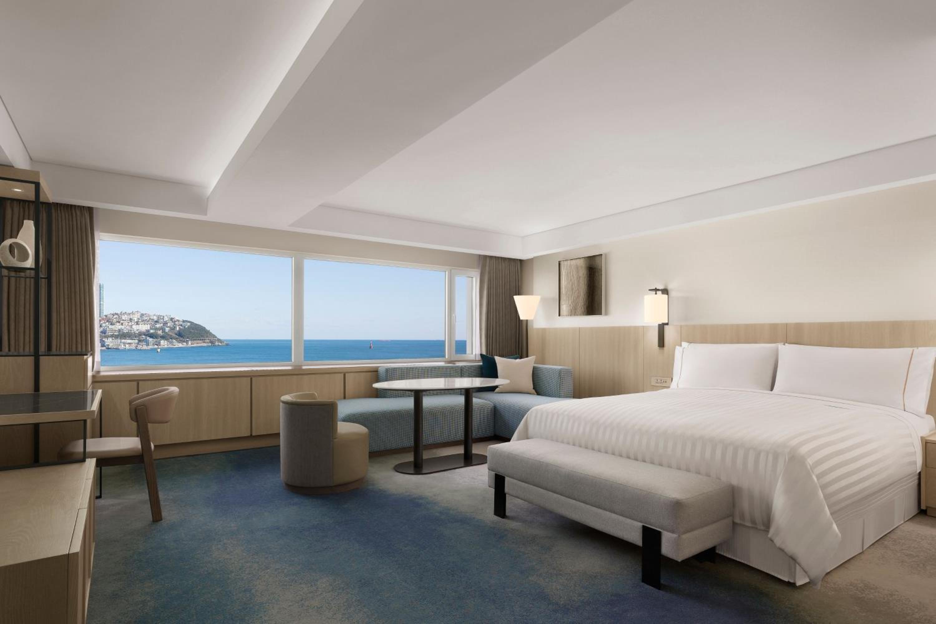 Executive Grand, Club lounge access, Junior Suite, 1 King, Haeundae Beach view