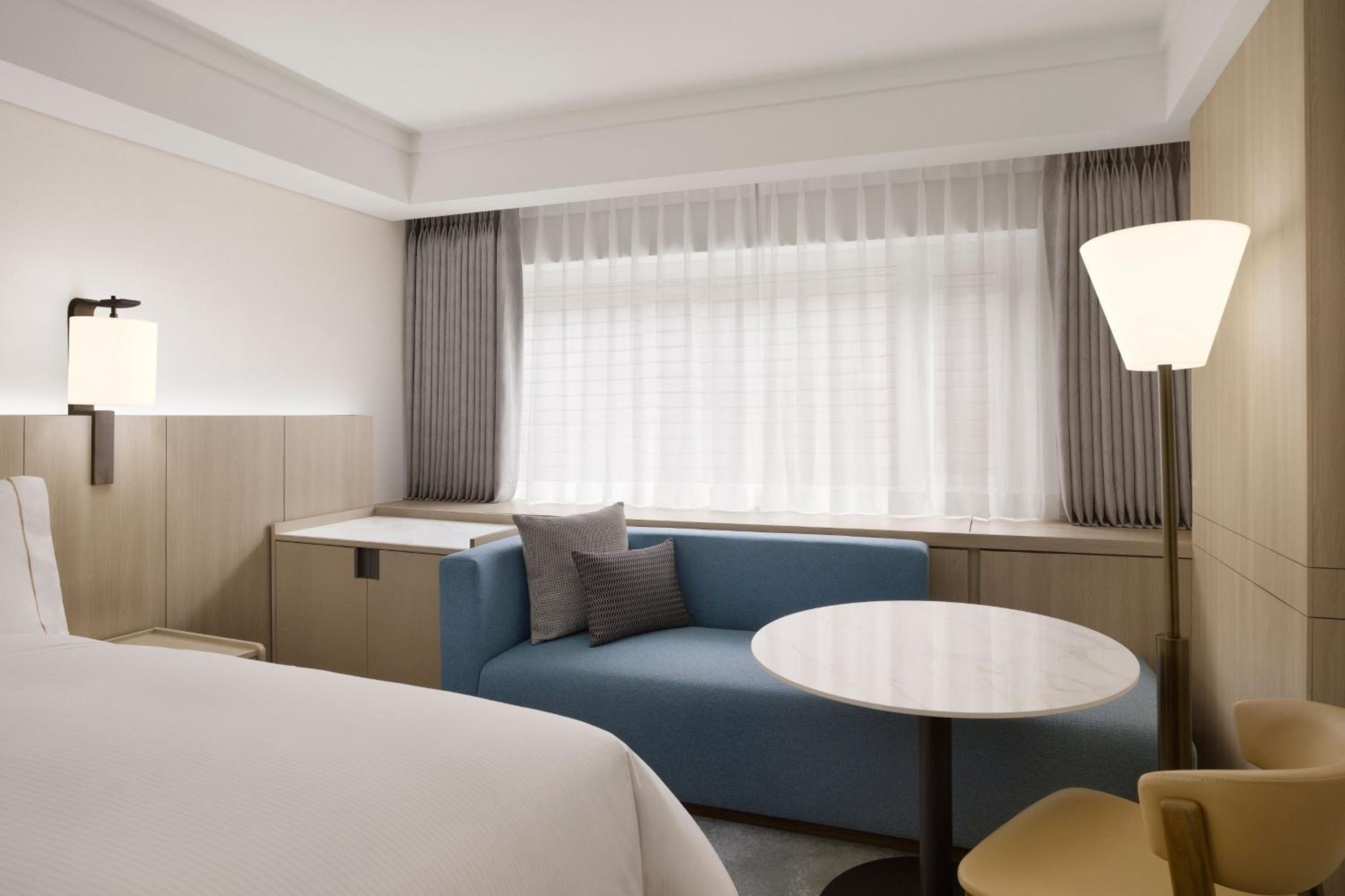 Superior Family Twin, 1 Queen and 1 Twin, No view, Low floor