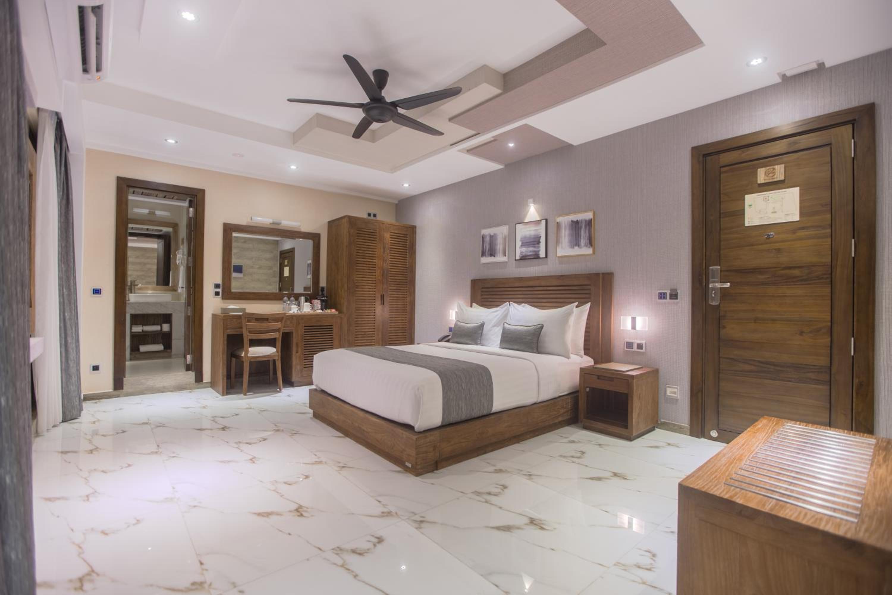 Samann Suite with Balcony (Free Return Airport Transfer)