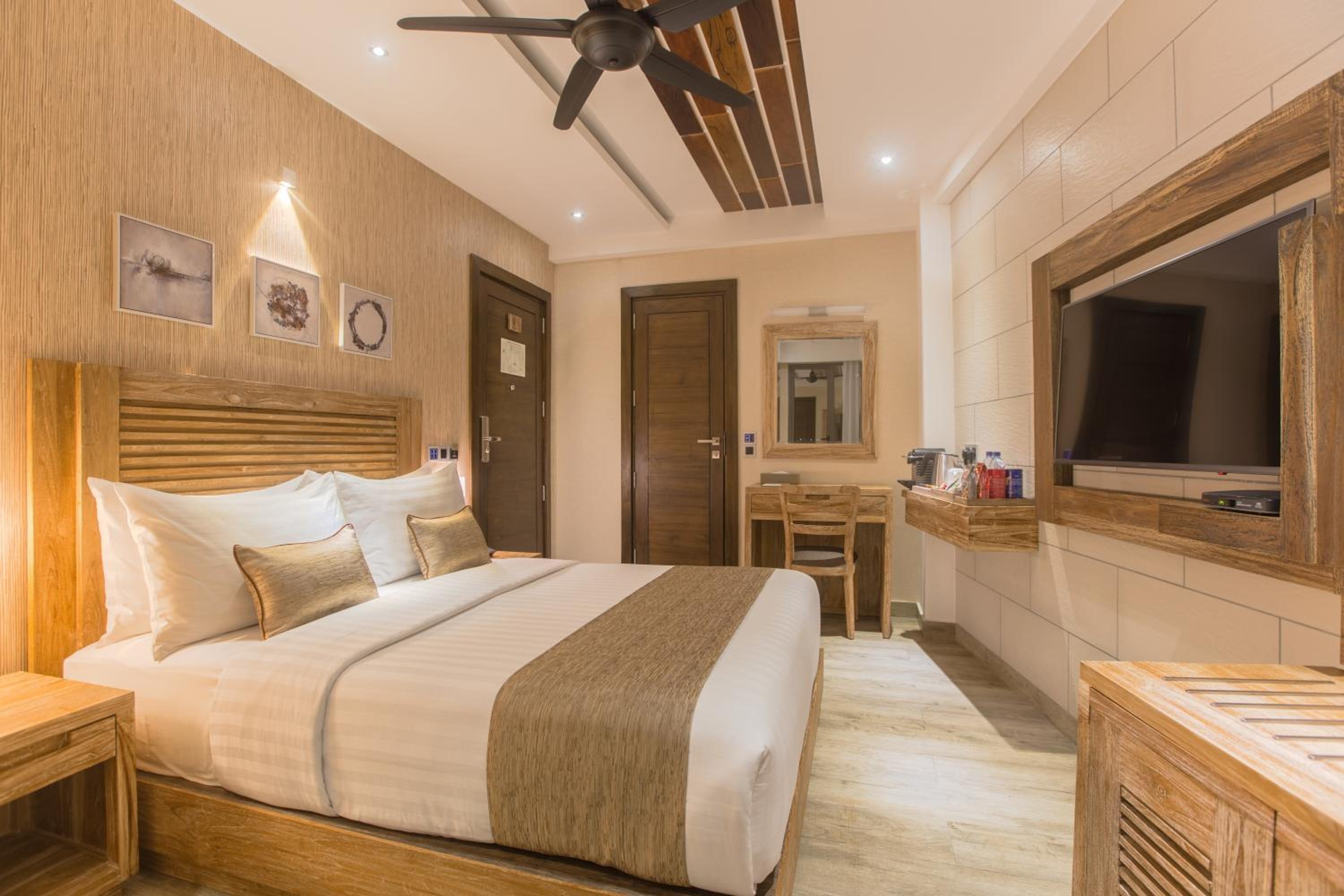 Super Deluxe Double with Ocean View and Balcony (Free Return Airport Transfer)