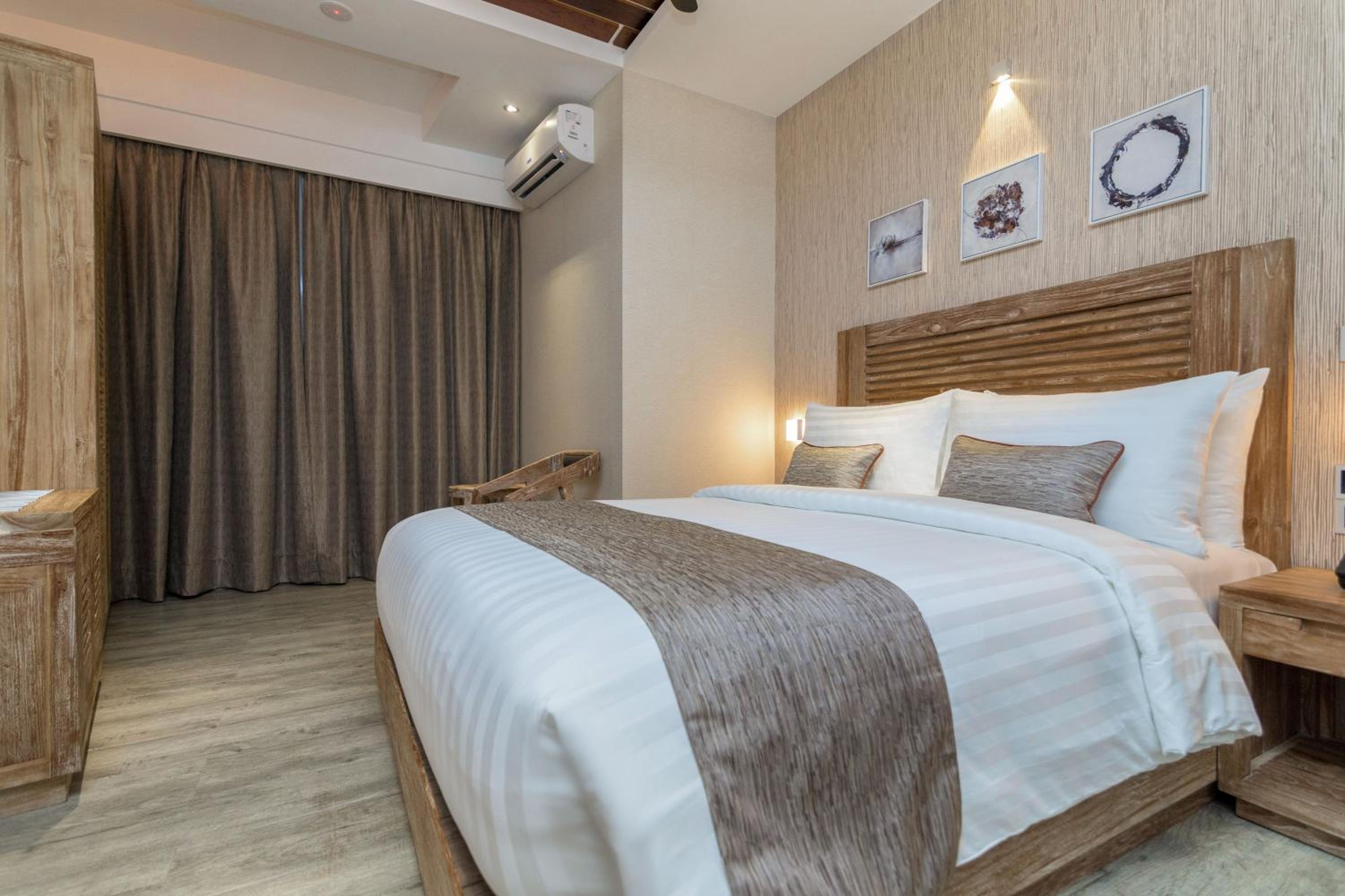 Super Deluxe Double with Ocean View and Balcony (Free Return Airport Transfer)