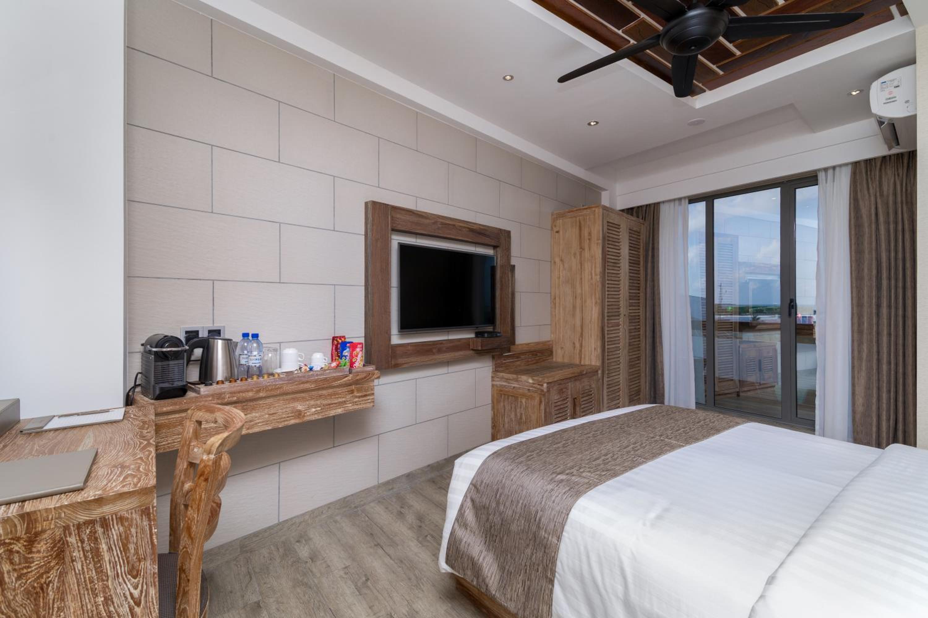 Super Deluxe Double with Ocean View and Balcony (Free Return Airport Transfer)