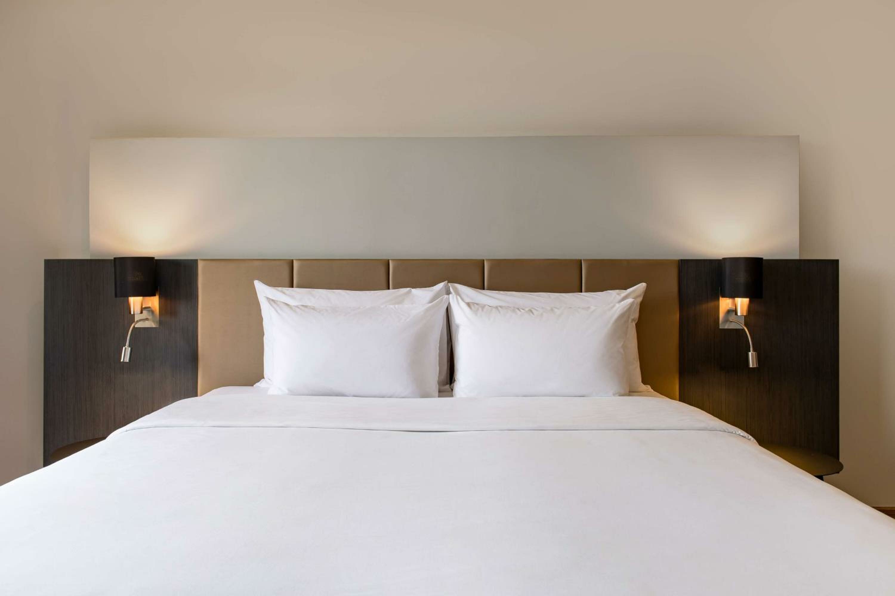 Premium Room with Balcony and Lake View