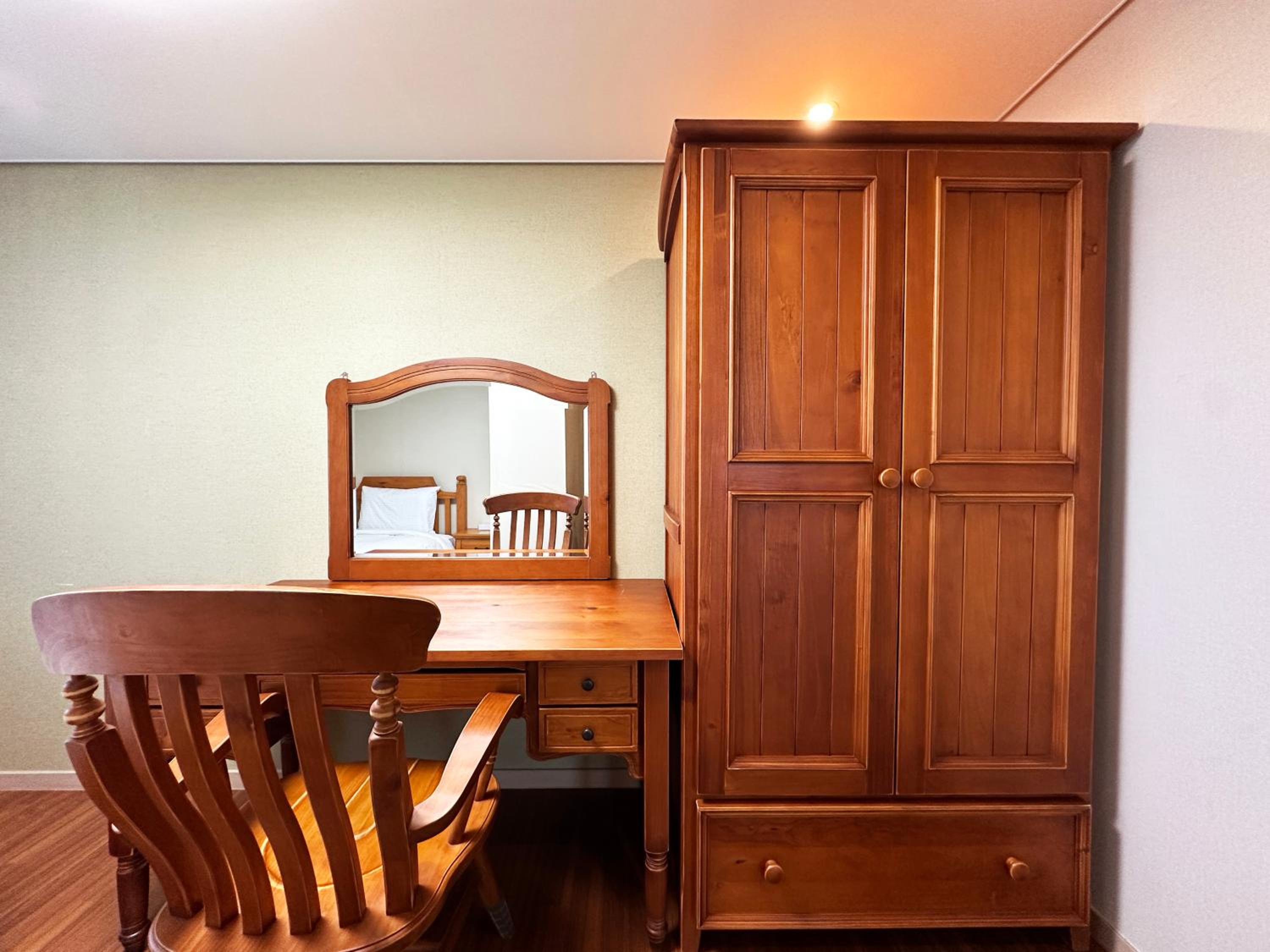 Executive Suite Harbor - [Luxury Ef Lounge Pkg] Breakfast For 2 + 2 Beverage Ticket + Lounge Available