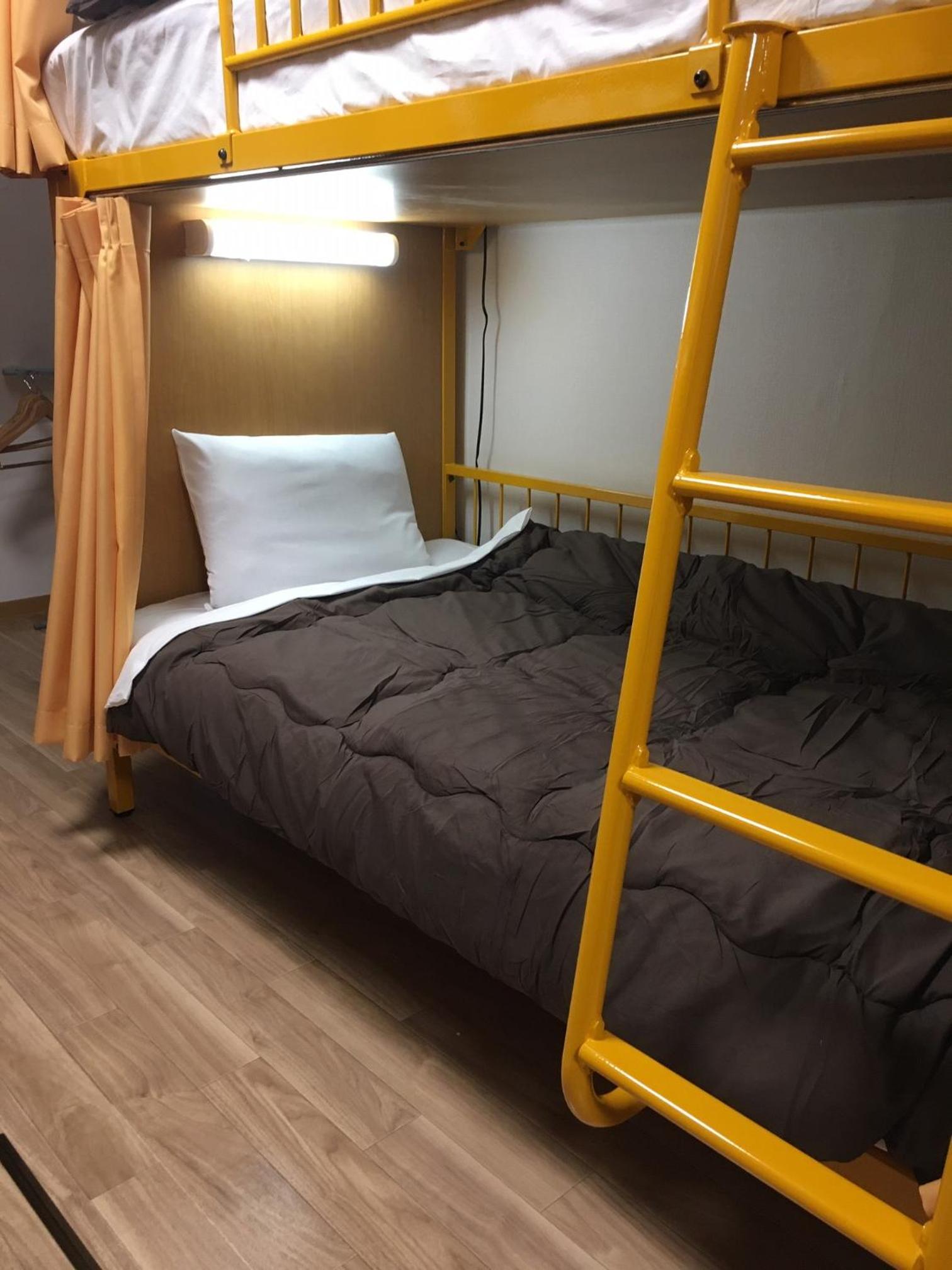 Apartment Room with Kitchen (3 Bunk-Beds)