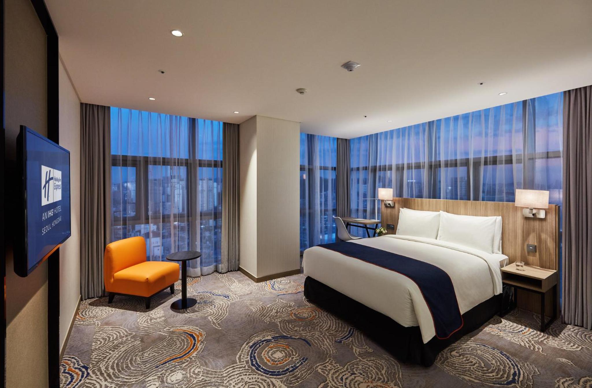 Standard Queen Room with City View - Free Breakfast