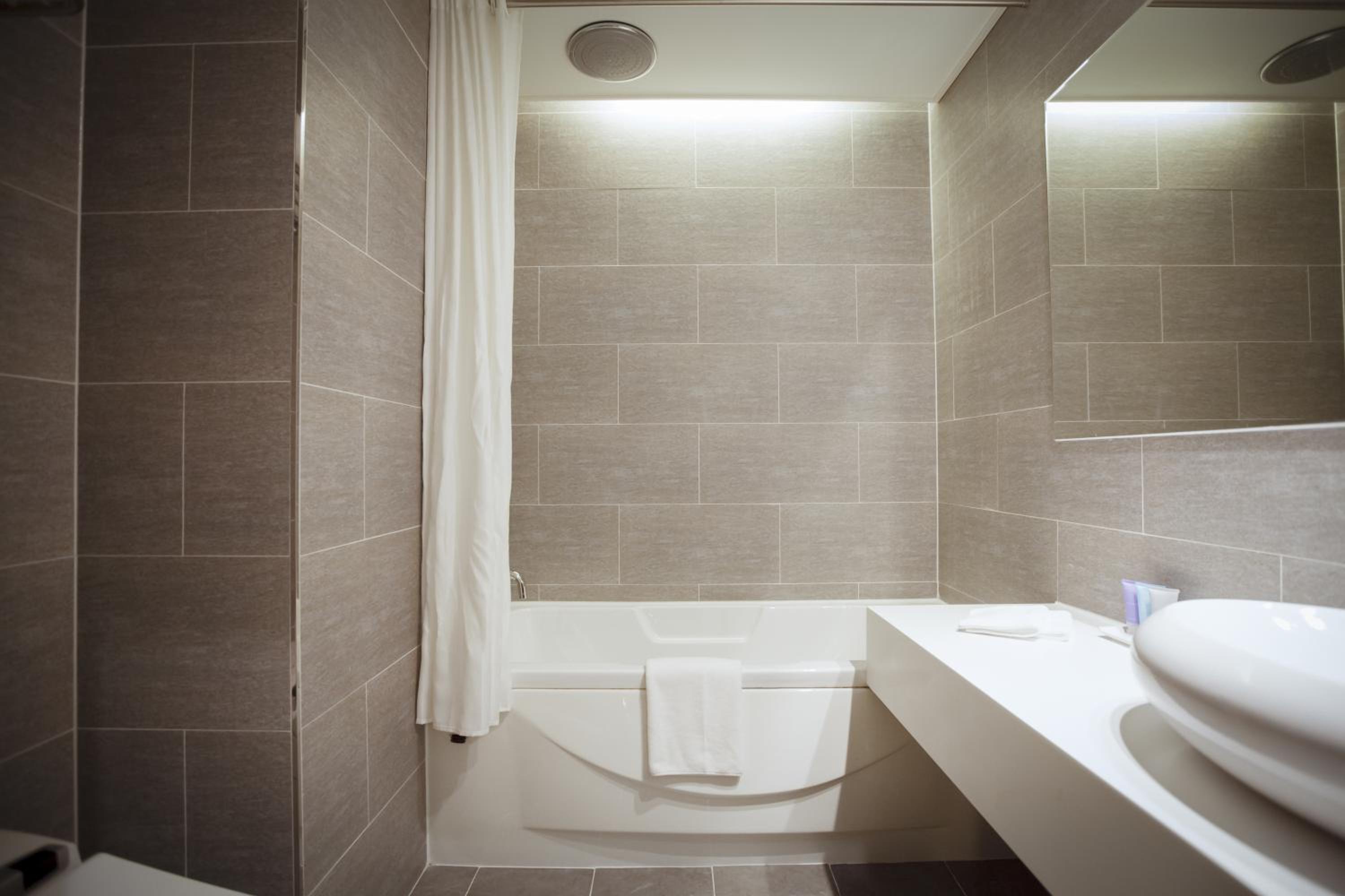 Family Twin Room With Bath 