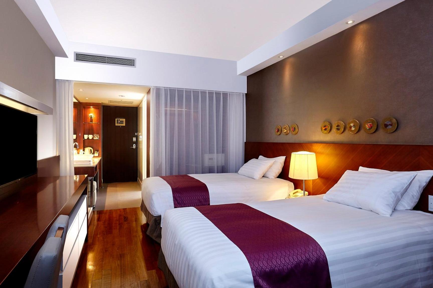 Connecting Room (5 adults)