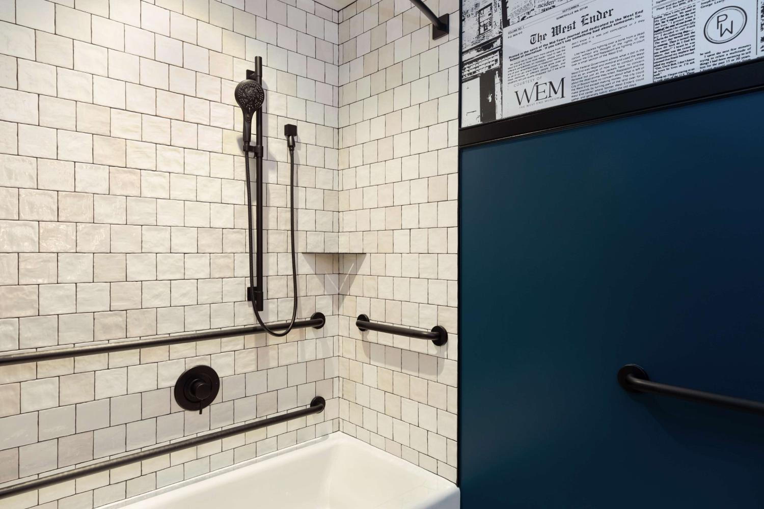 Deluxe Double Room with Two Double Beds and Bath Tub - Mobility/Hearing Accessible