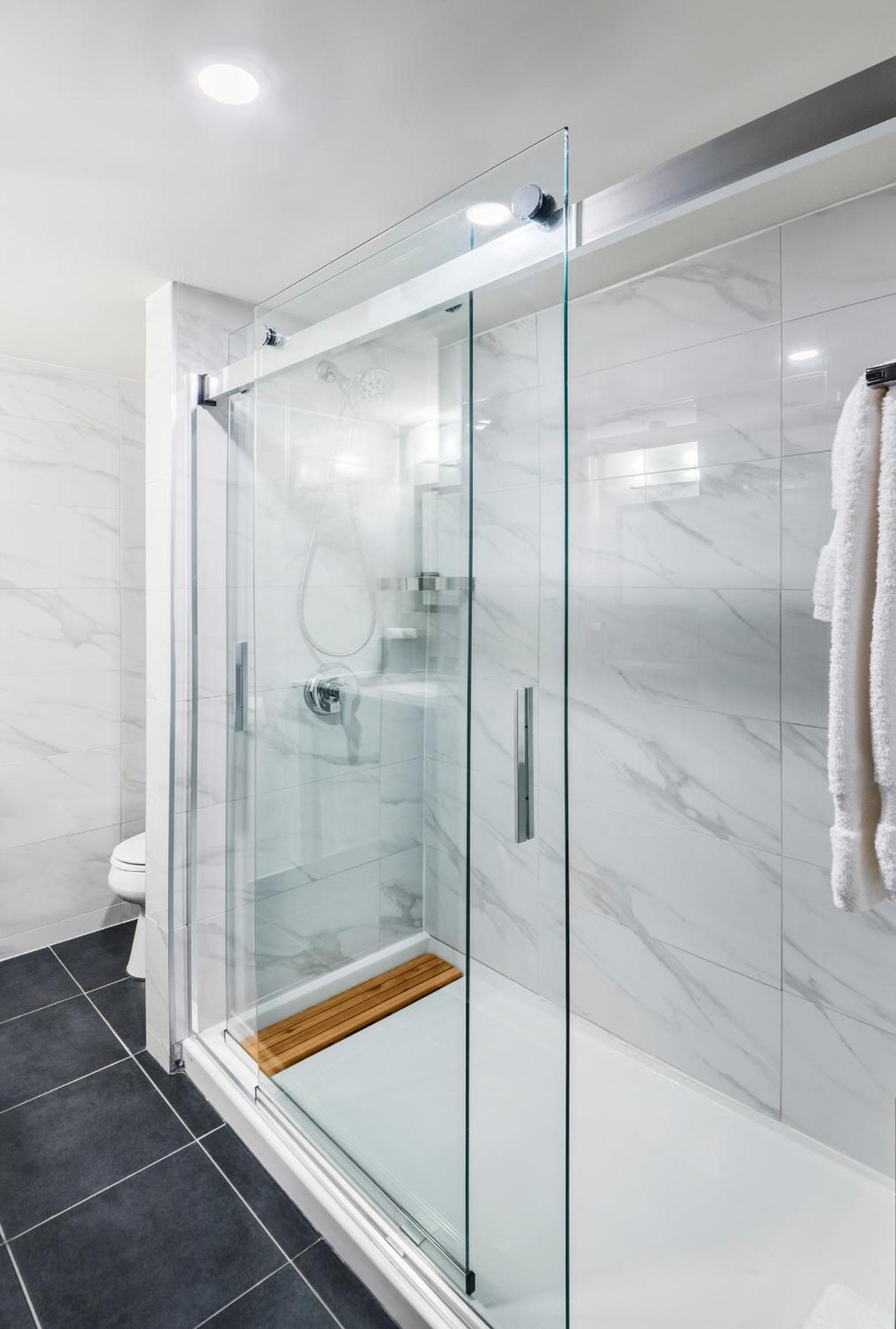 Bachelor Suite with One King Bed