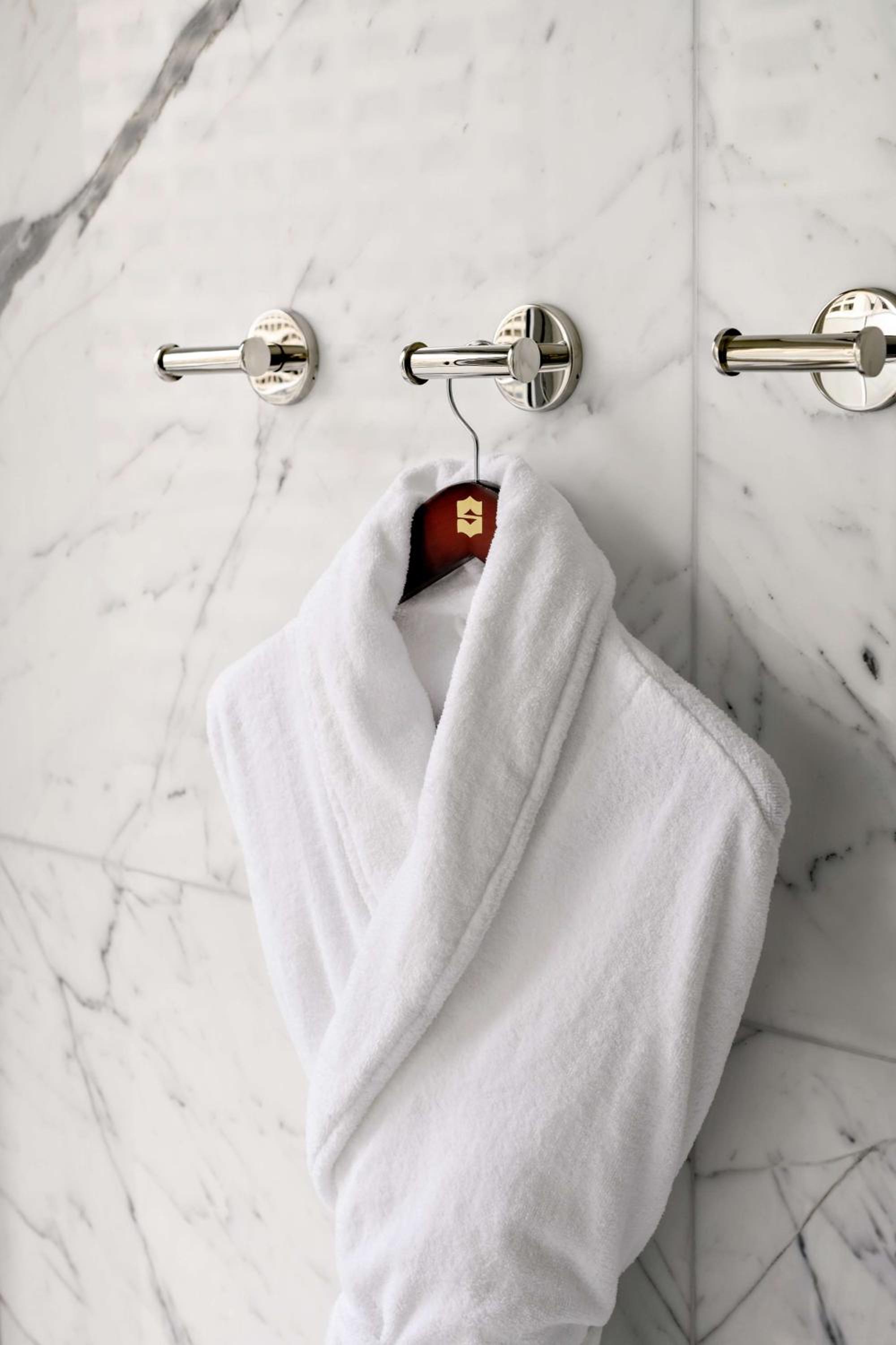 Deluxe One-Bedroom Suite