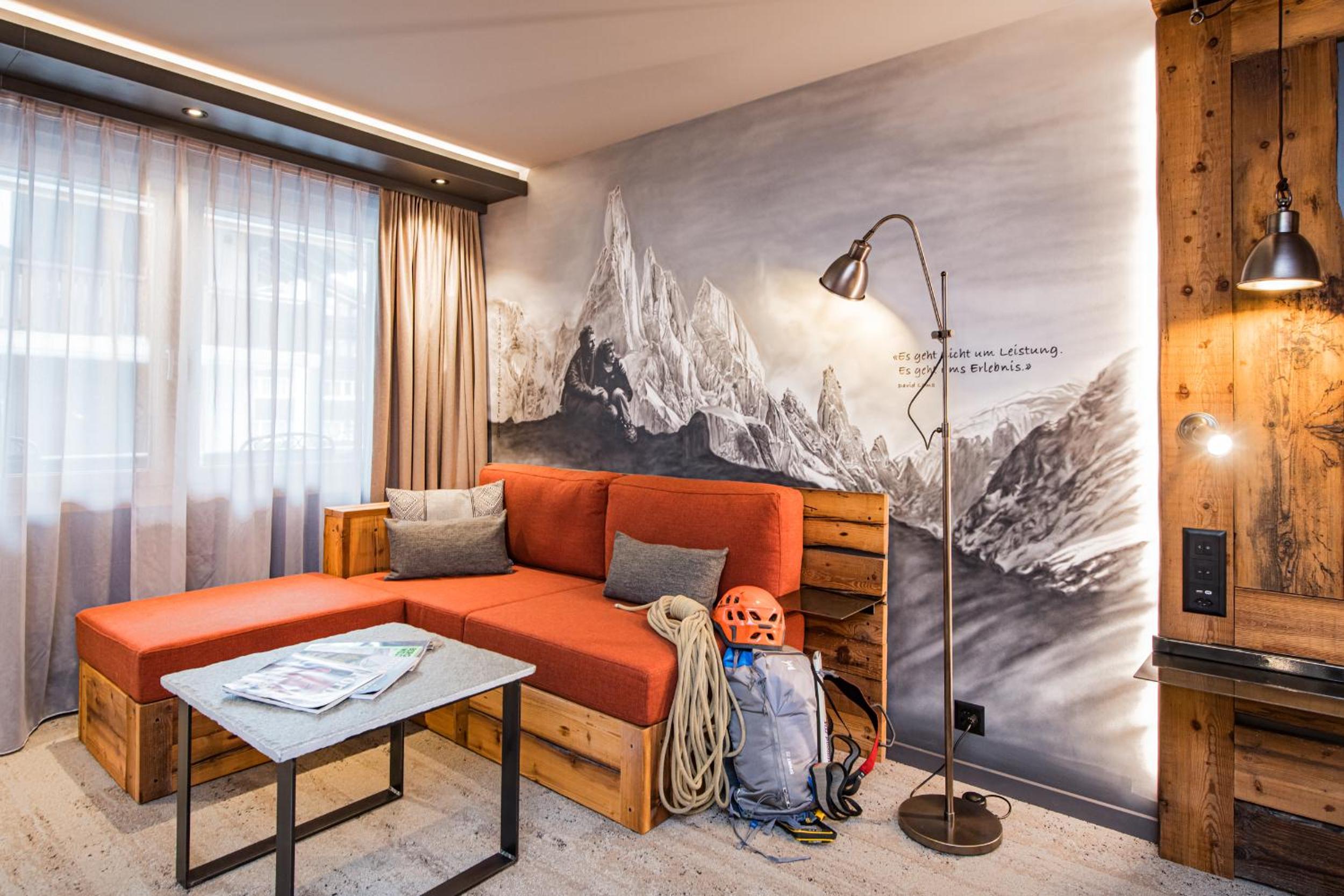 Double Room with Mountain View and Balcony