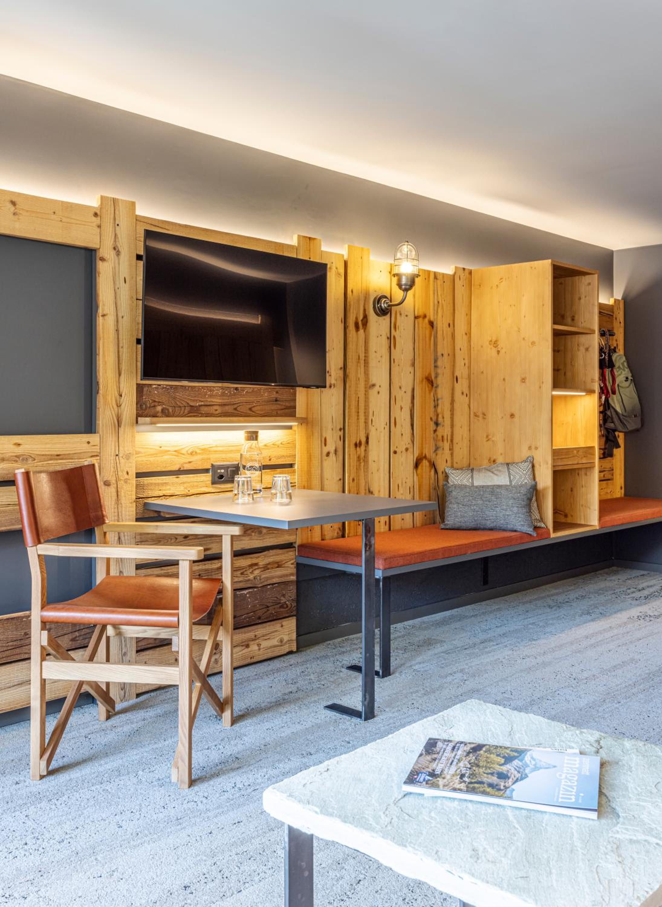 Double Room with Mountain View and Balcony