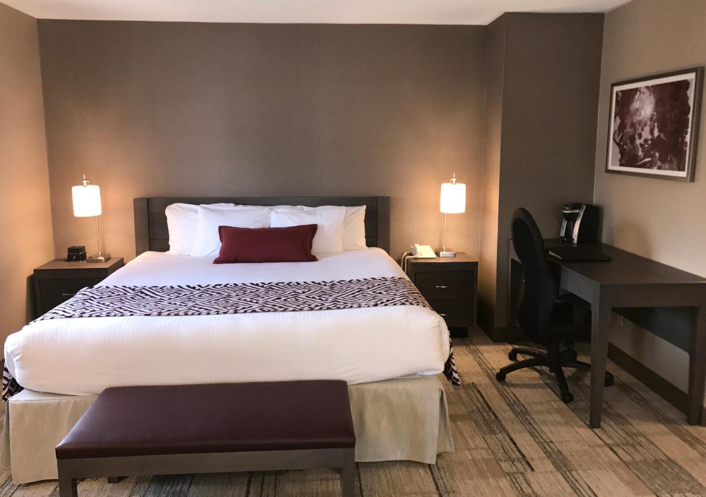 King Suite with Fireplace