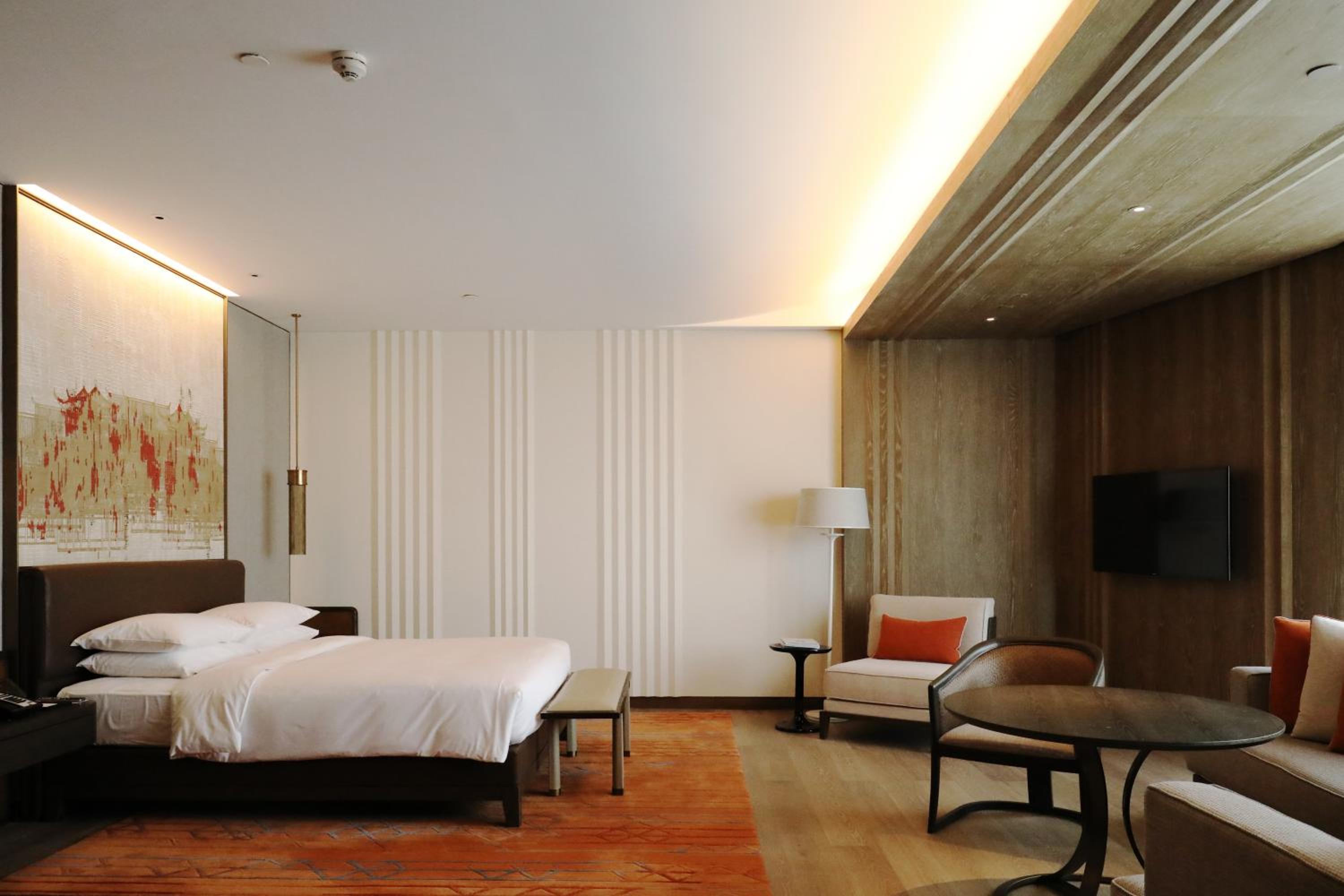 Grand Club Deluxe King Room