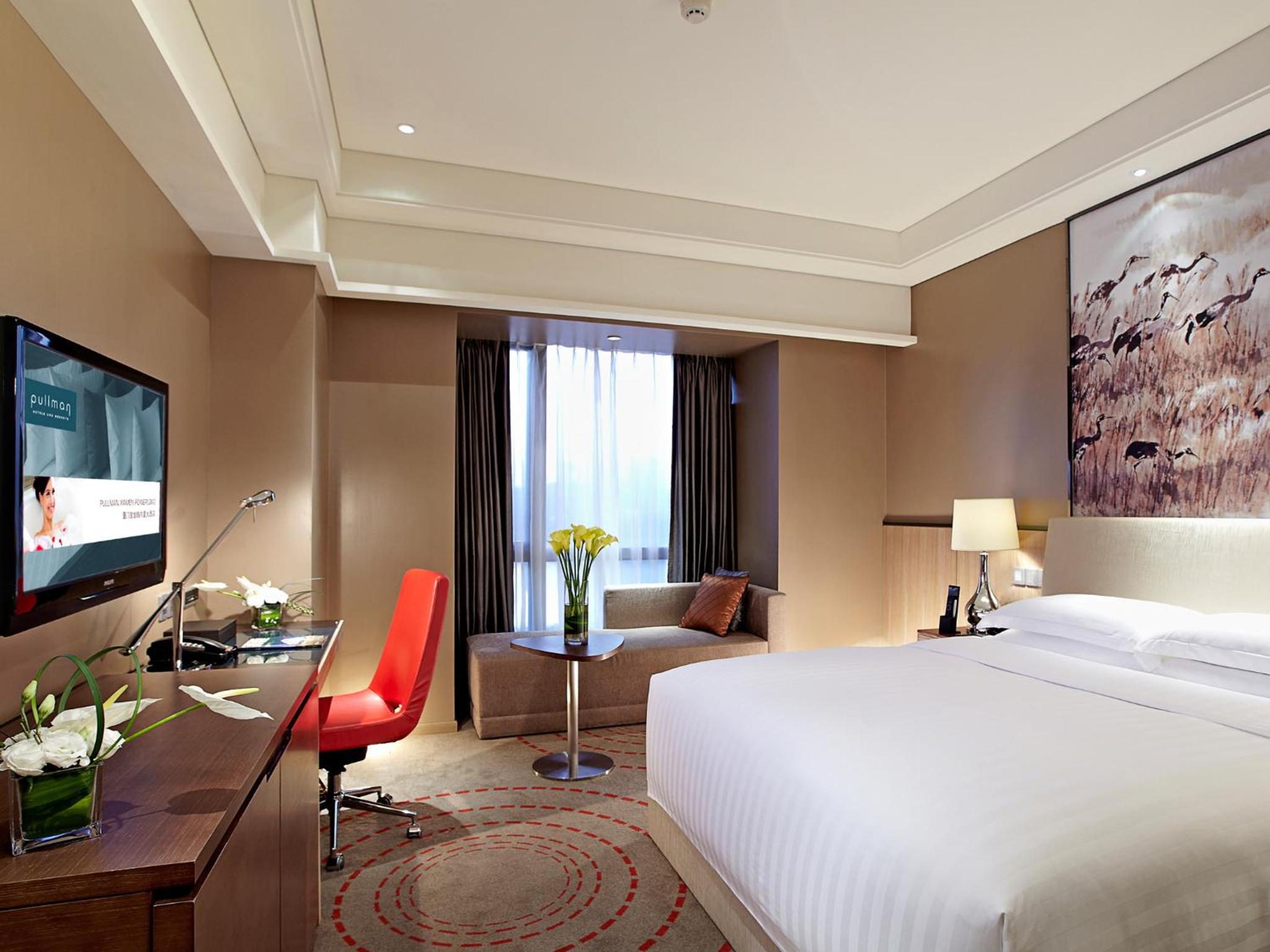 Deluxe King Room with Lake View
