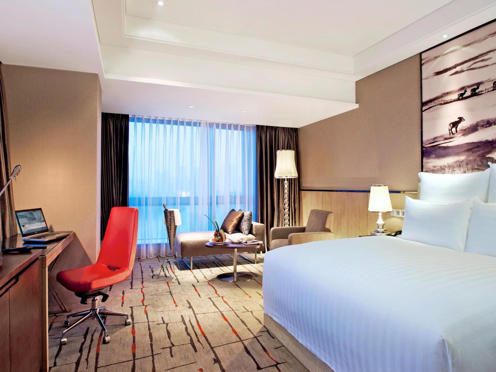 Deluxe King Room with Lake View