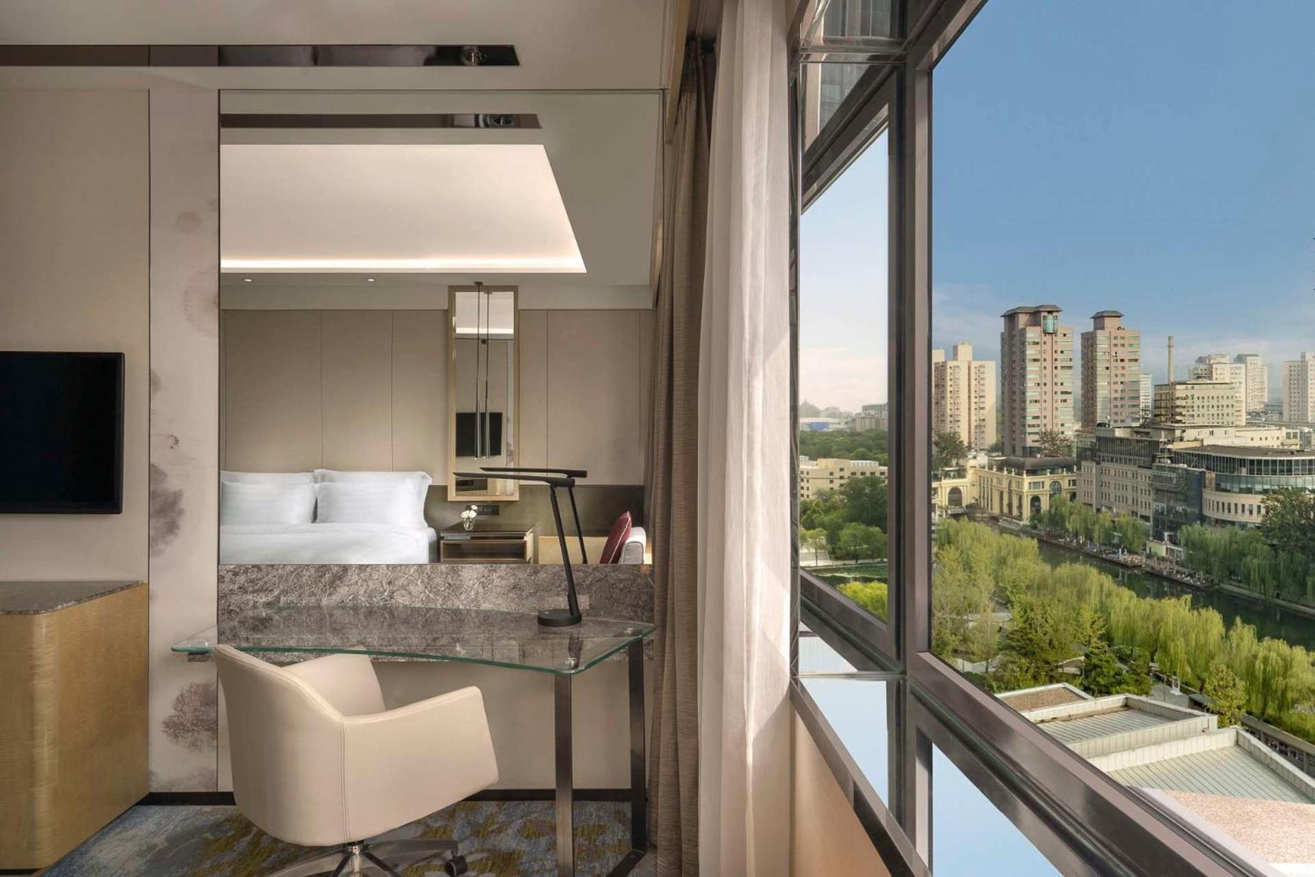 Deluxe River View Room King