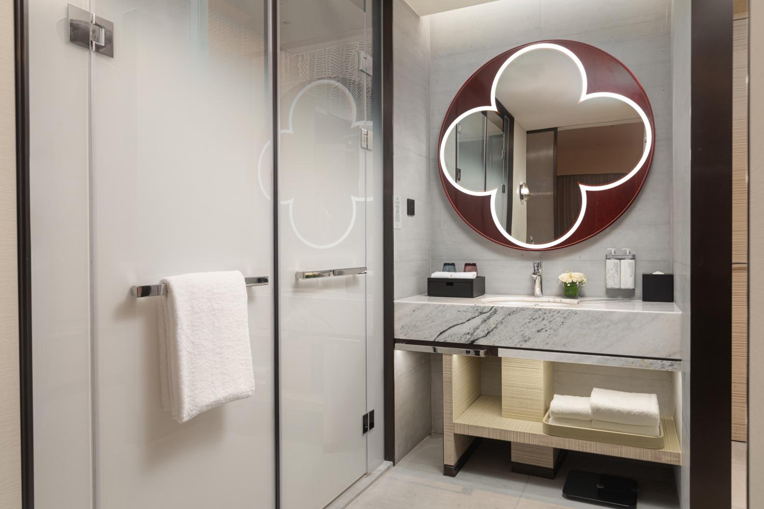 Standard King Room with Ocean View