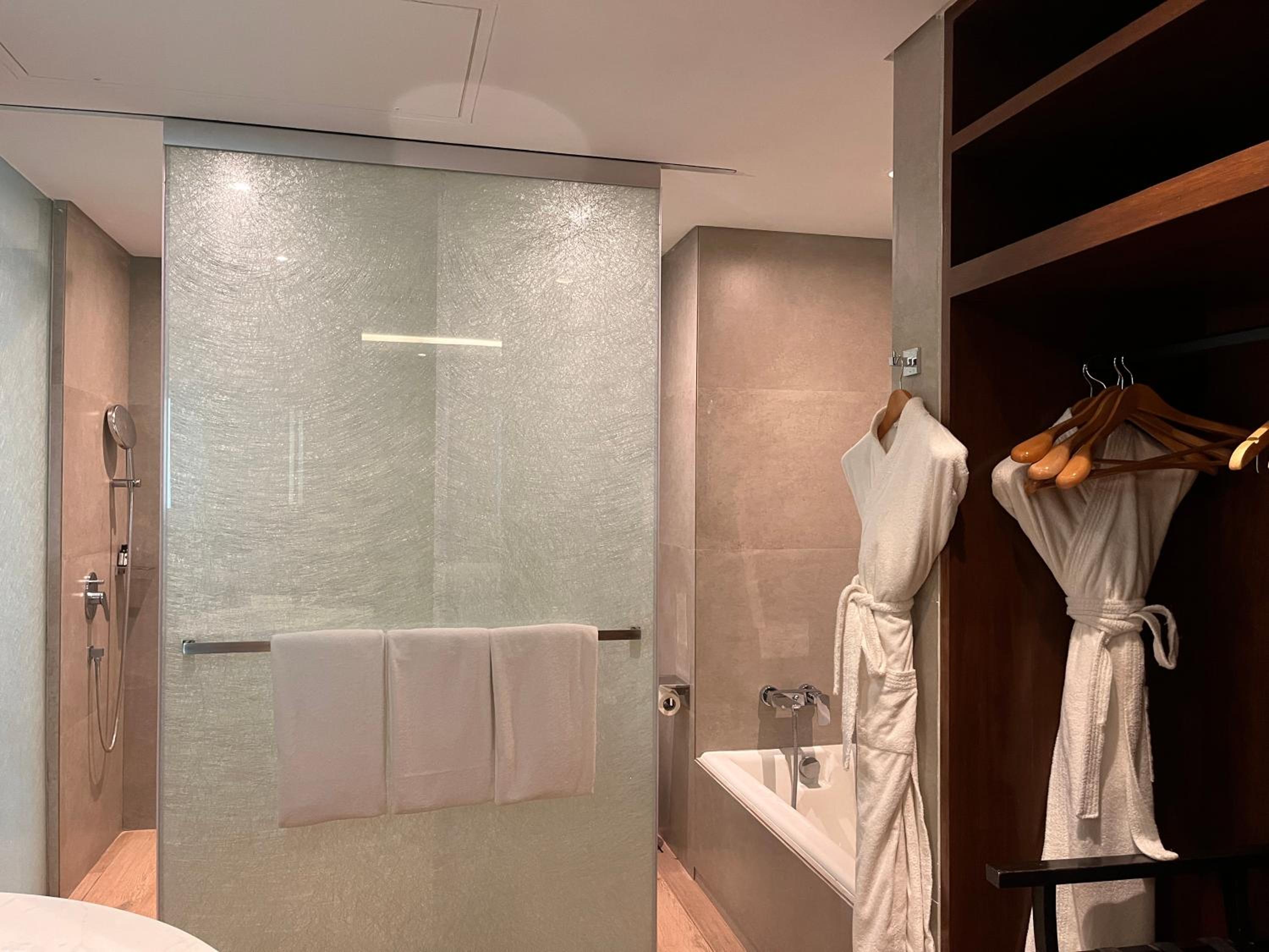 Club King Room with City View