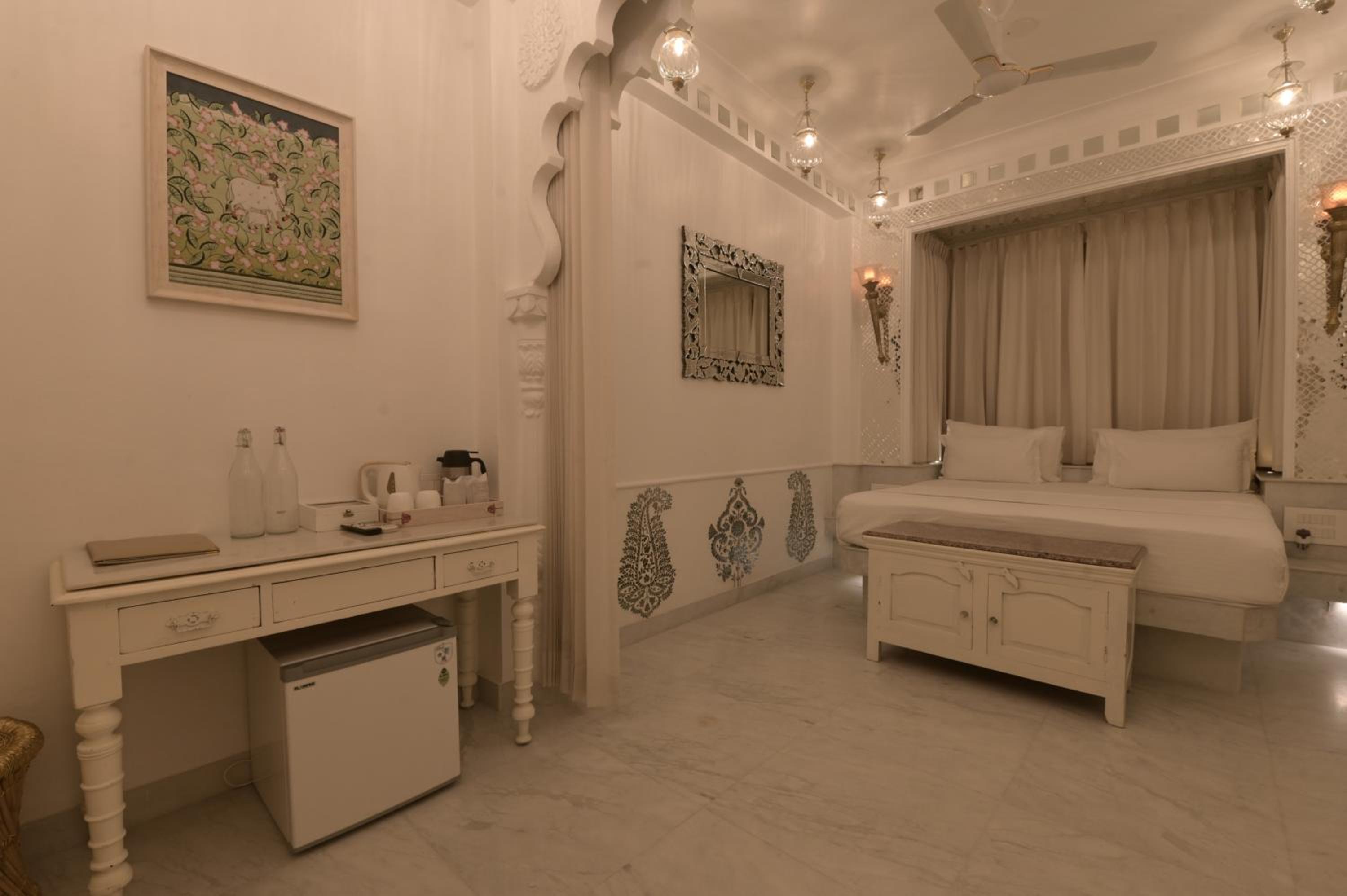 Standard Room Non Lake Facing :  Avail 15% Discount on all restaurant bills,50% Discount on any spa services (Valid for stay till 30th September 2025)