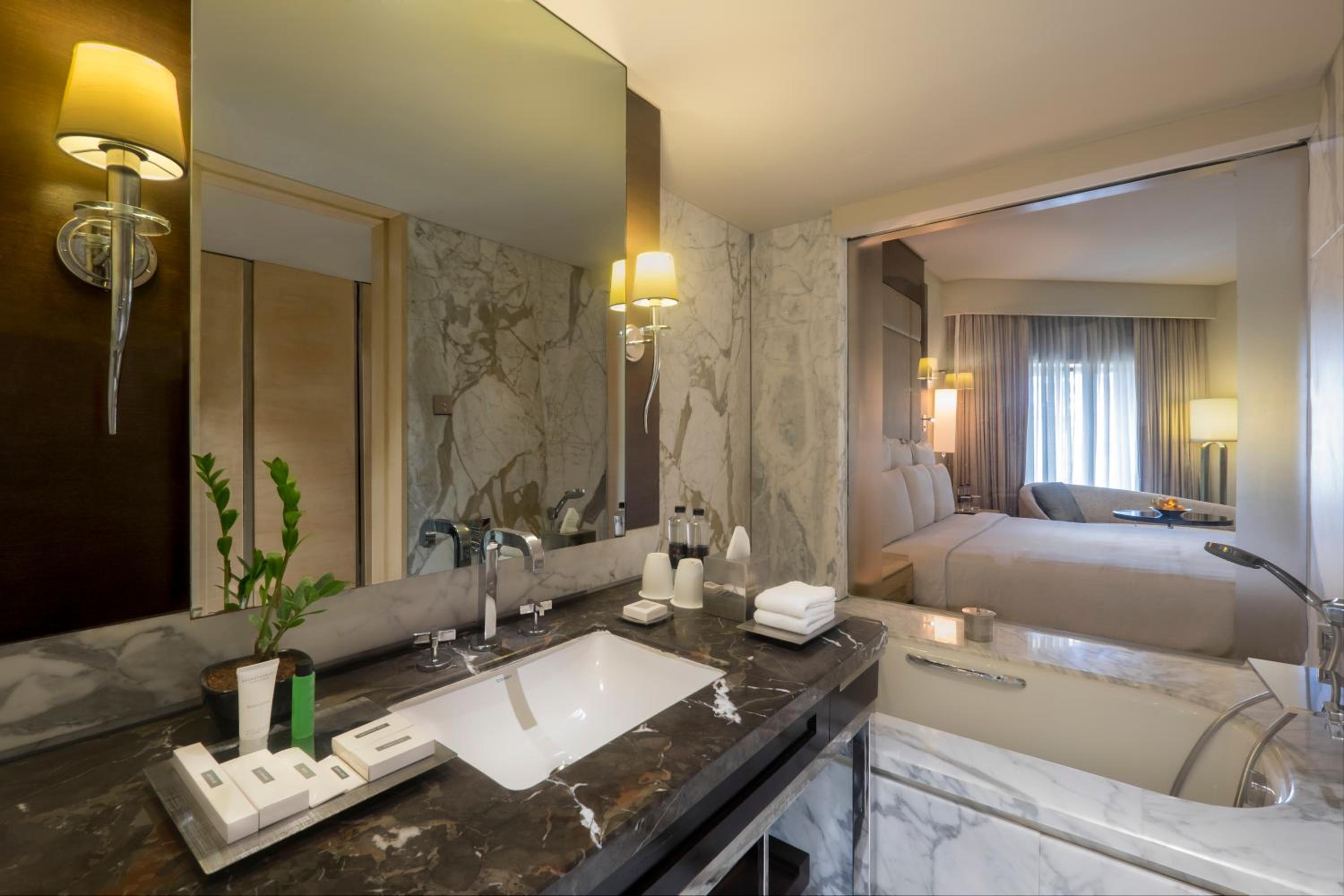 1 King Bed, Executive Lounge Access, 1-Bedroom Apartment