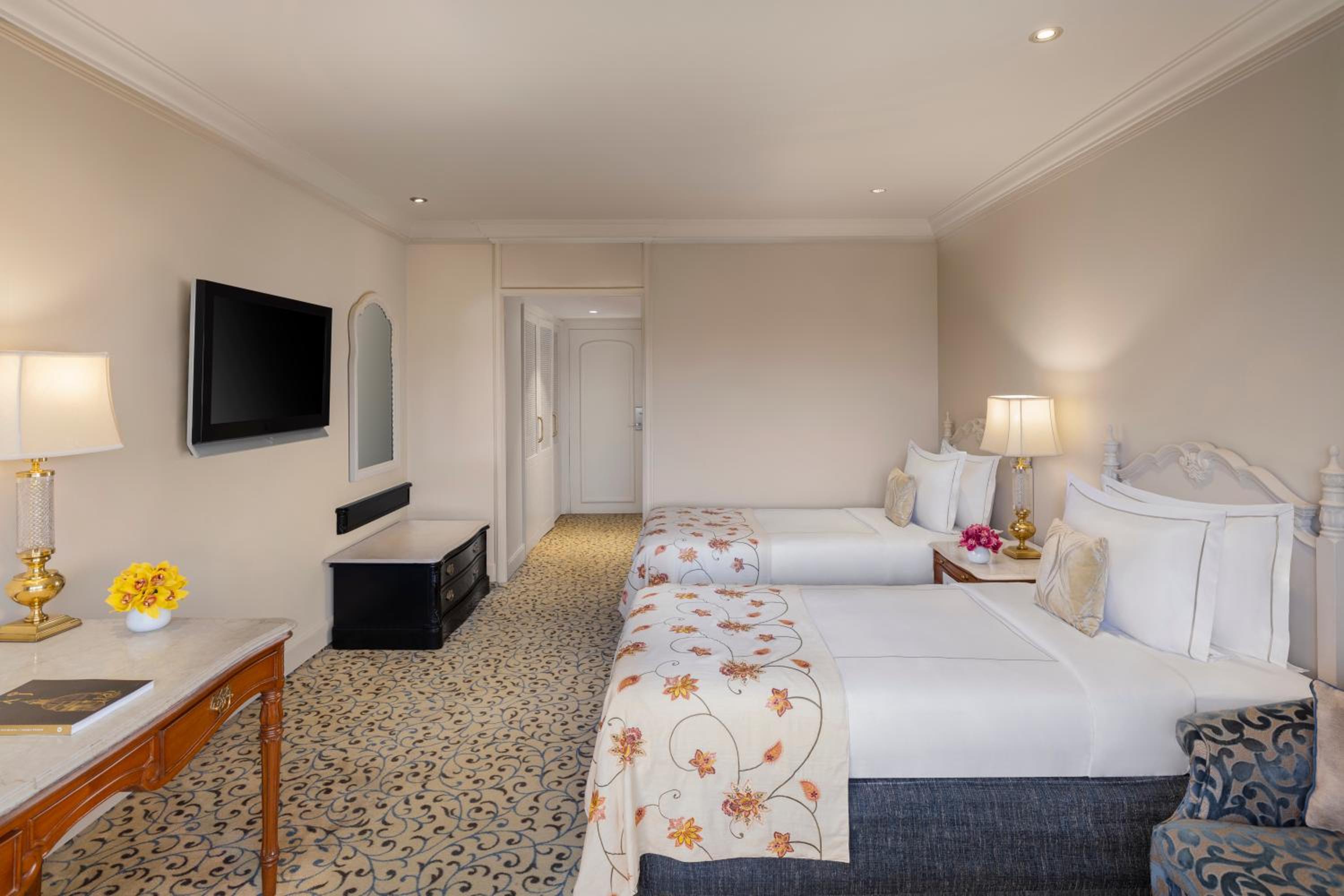 Superior Room Twin Bed Diplomatic Enclave View