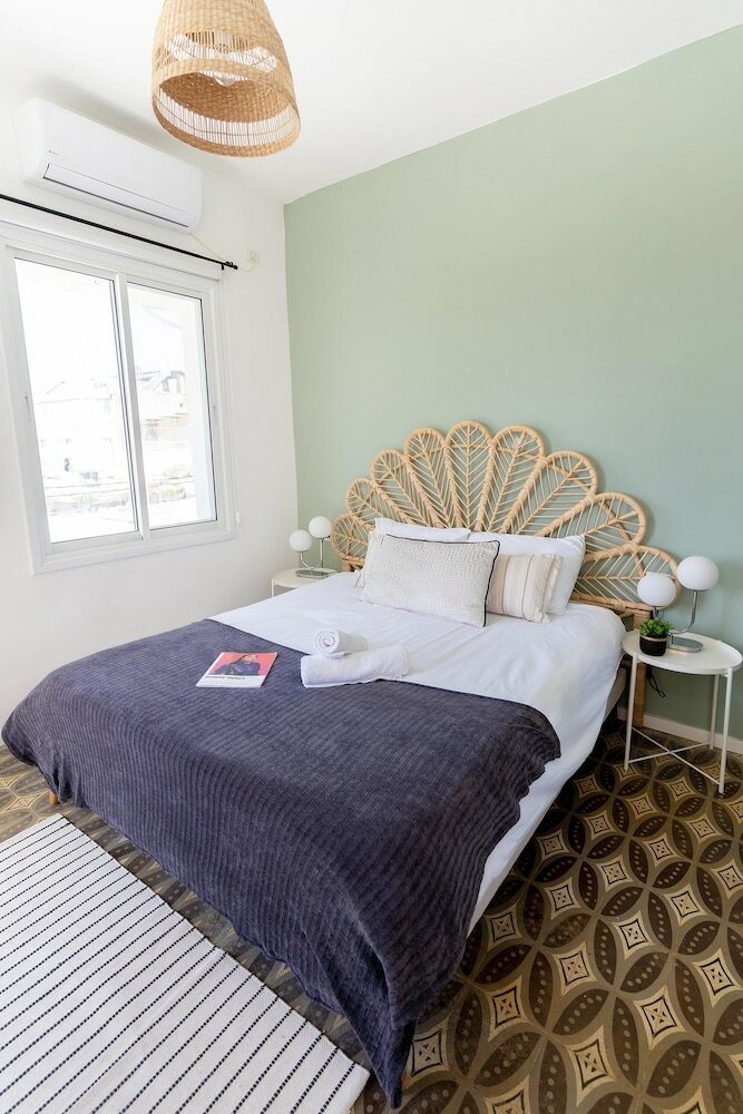 Carmel Beach House 2BR Suite w/ Roof 102\03