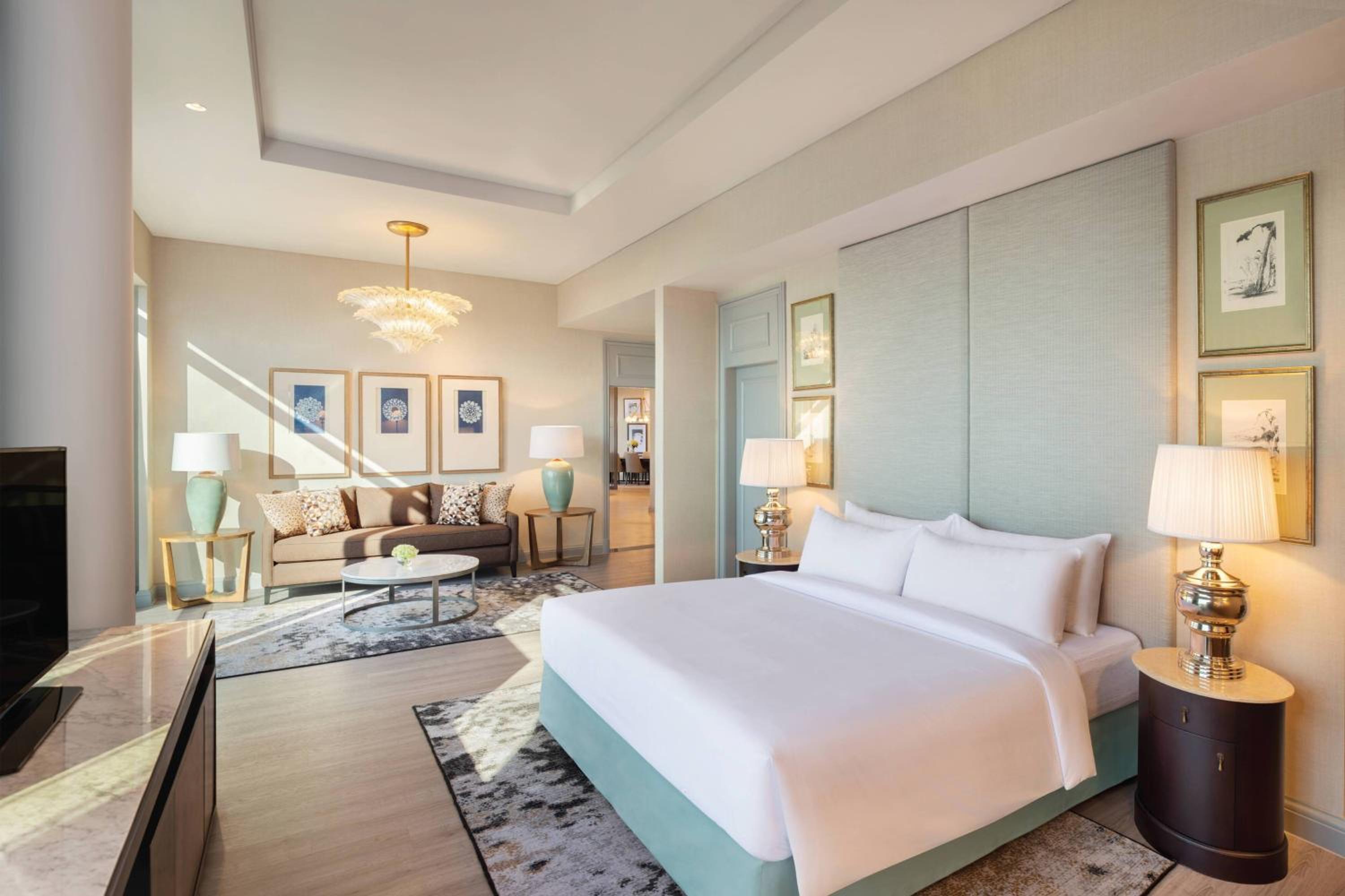 Chairman Suite, 1 King Bed; 2 Twin Bed