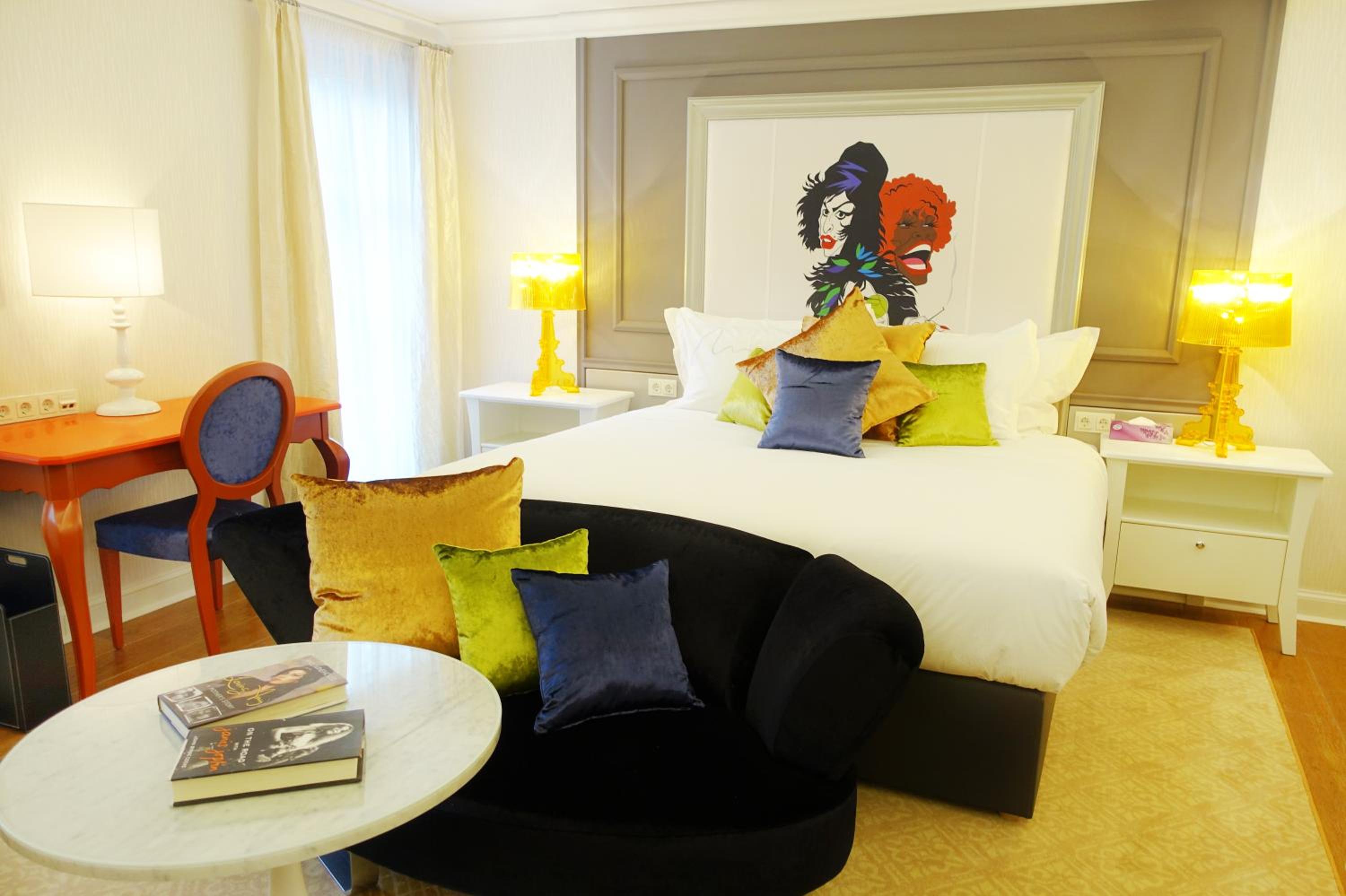 Aria Signature - Large Luxury King Room 