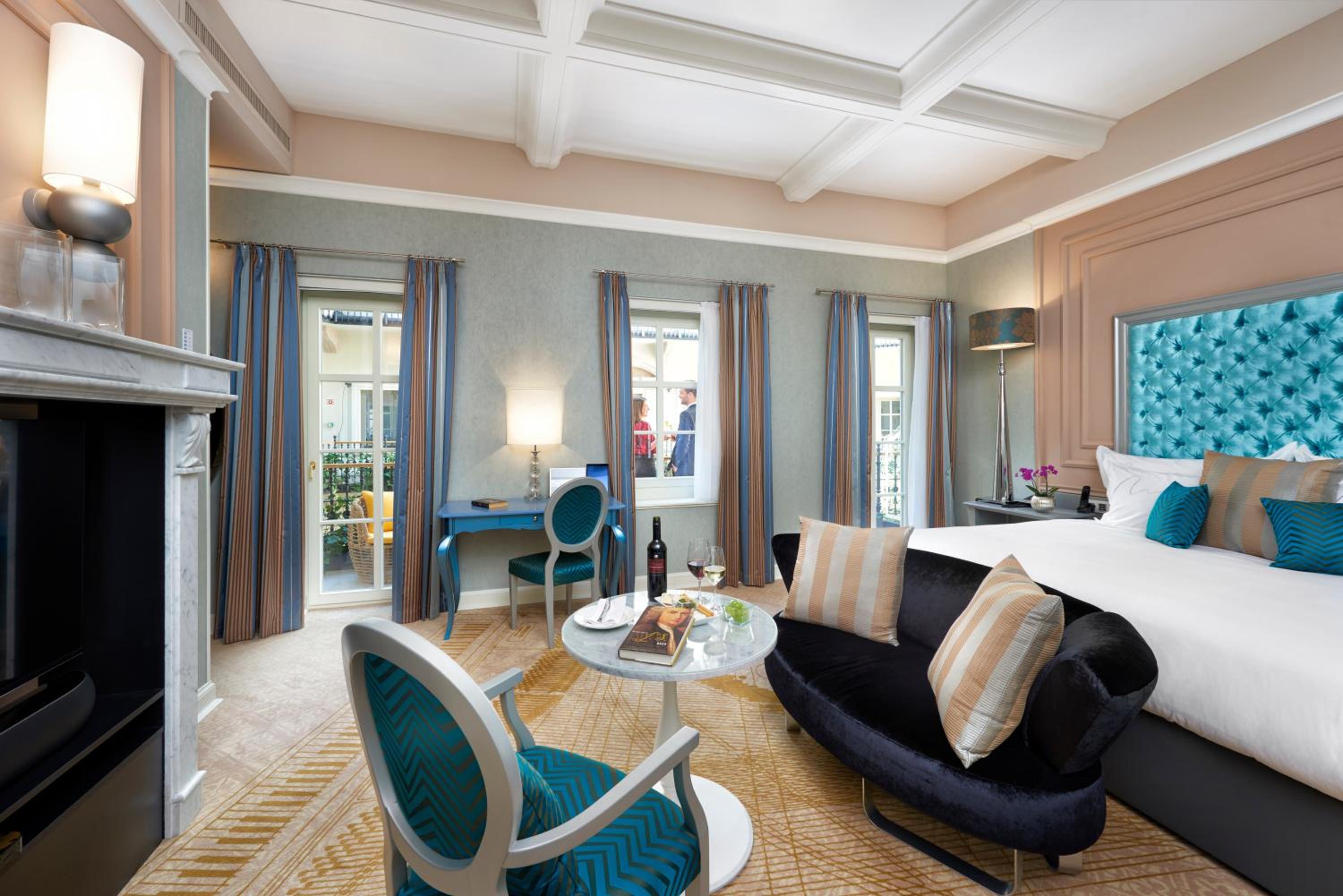 Aria Signature - Large Luxury King Room 