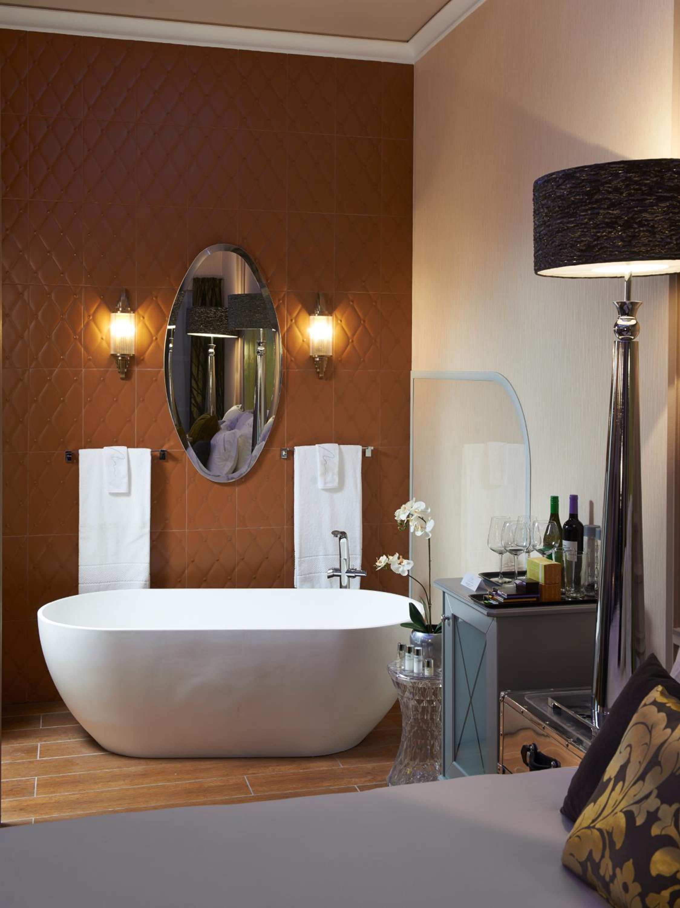 Aria Signature - Large Luxury King Room 