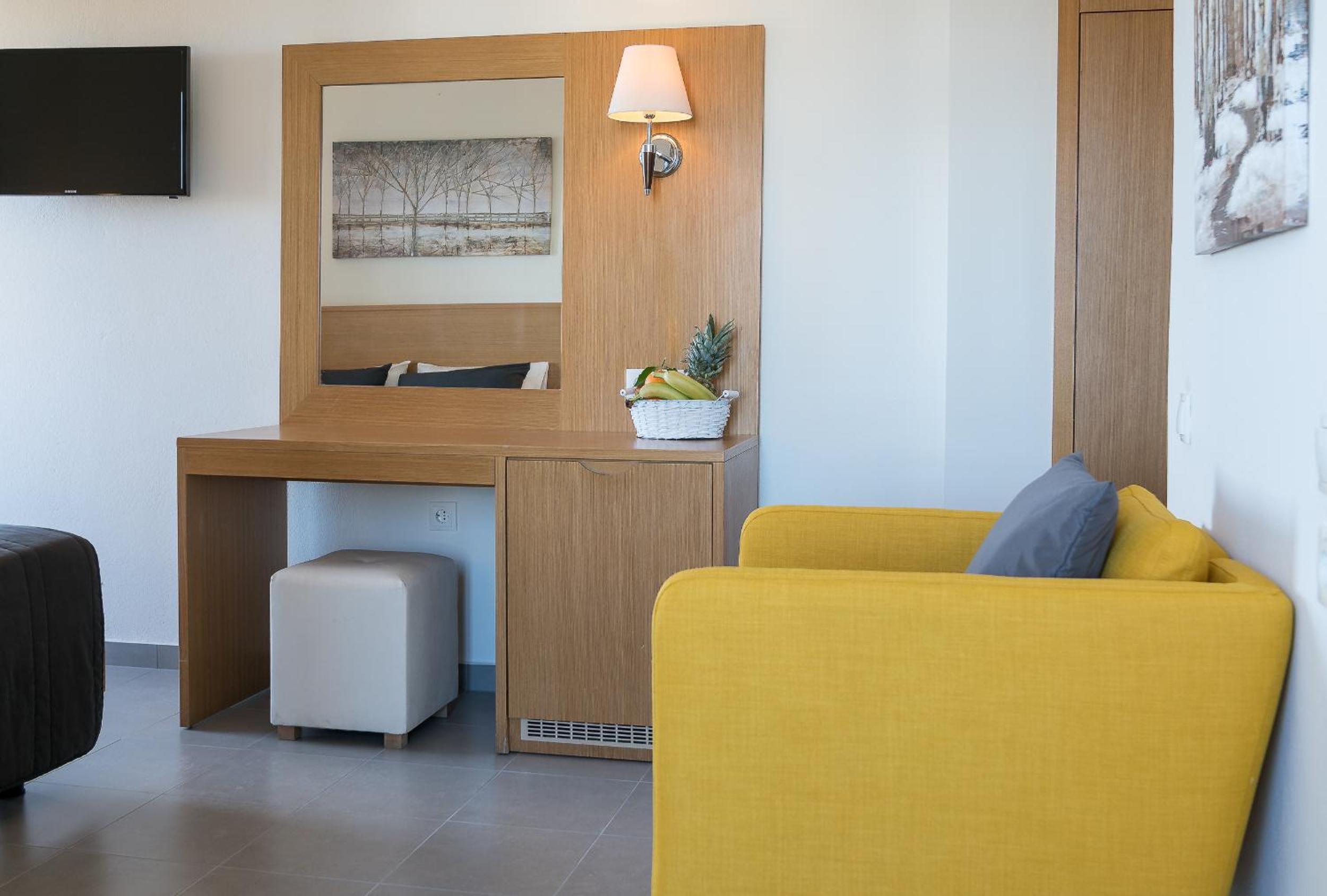 Classic Room Lower Floor - City View