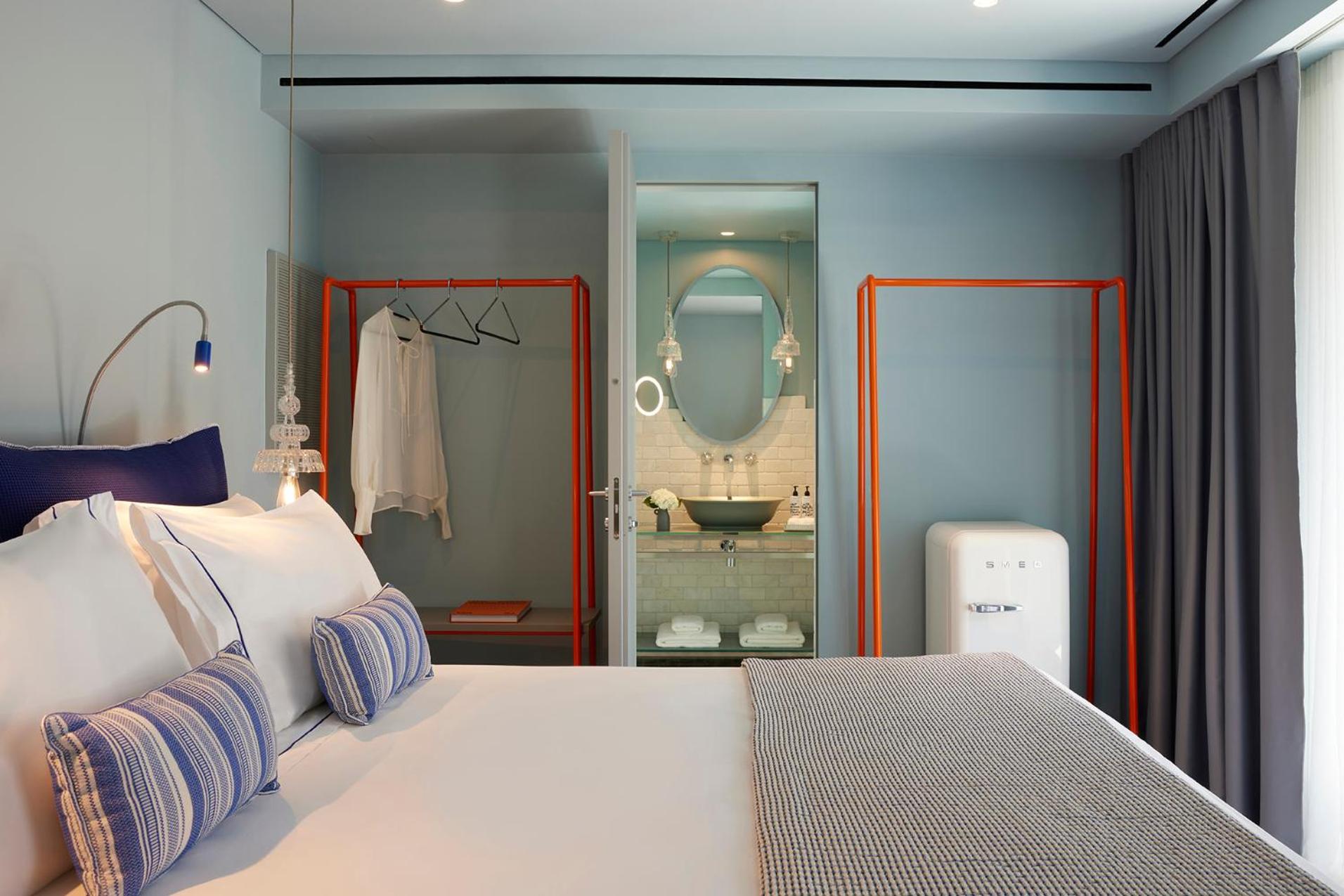 Chill Room with Balcony Shower