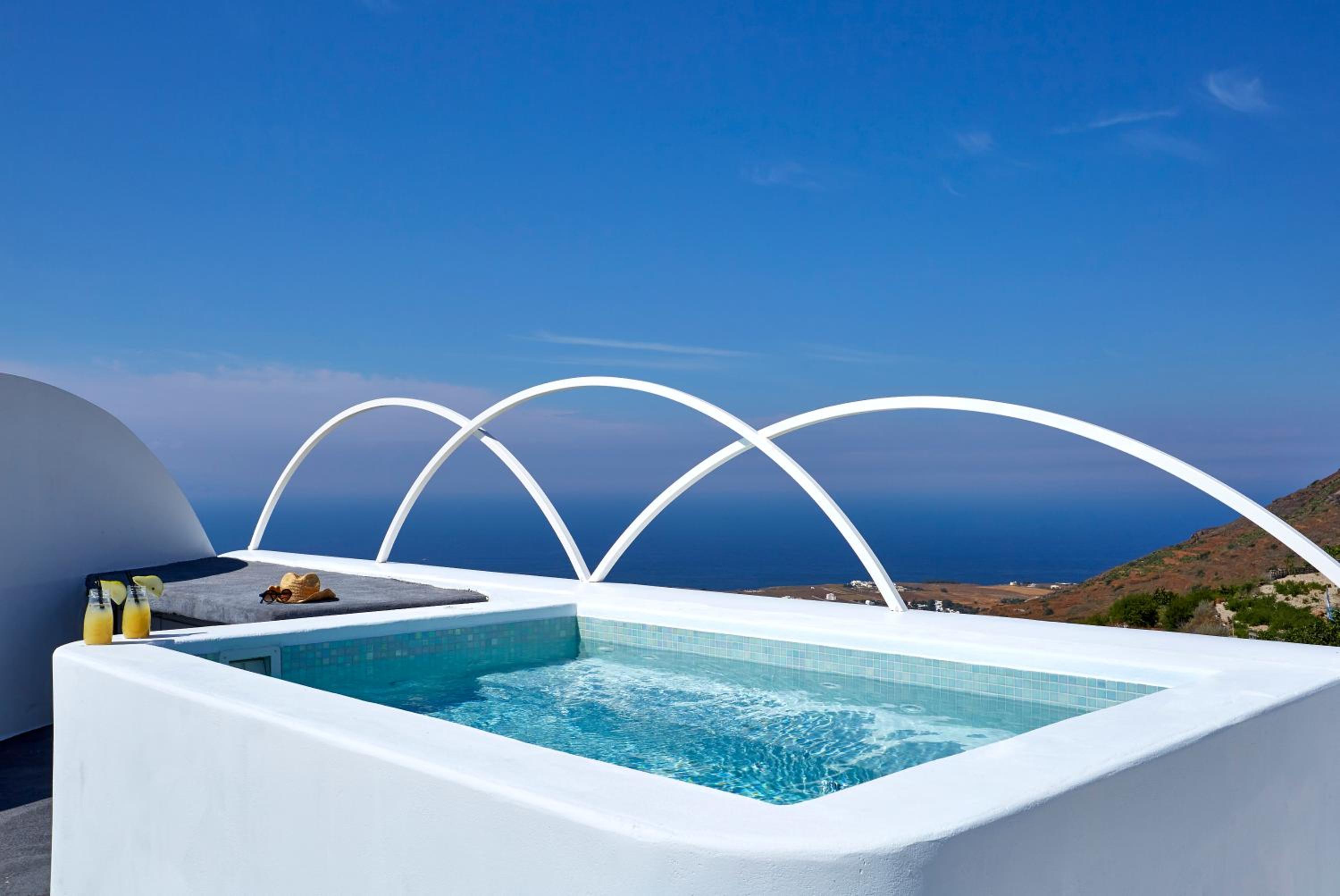 Aperanto Suite with Sea View & outdoor Jacuzzi