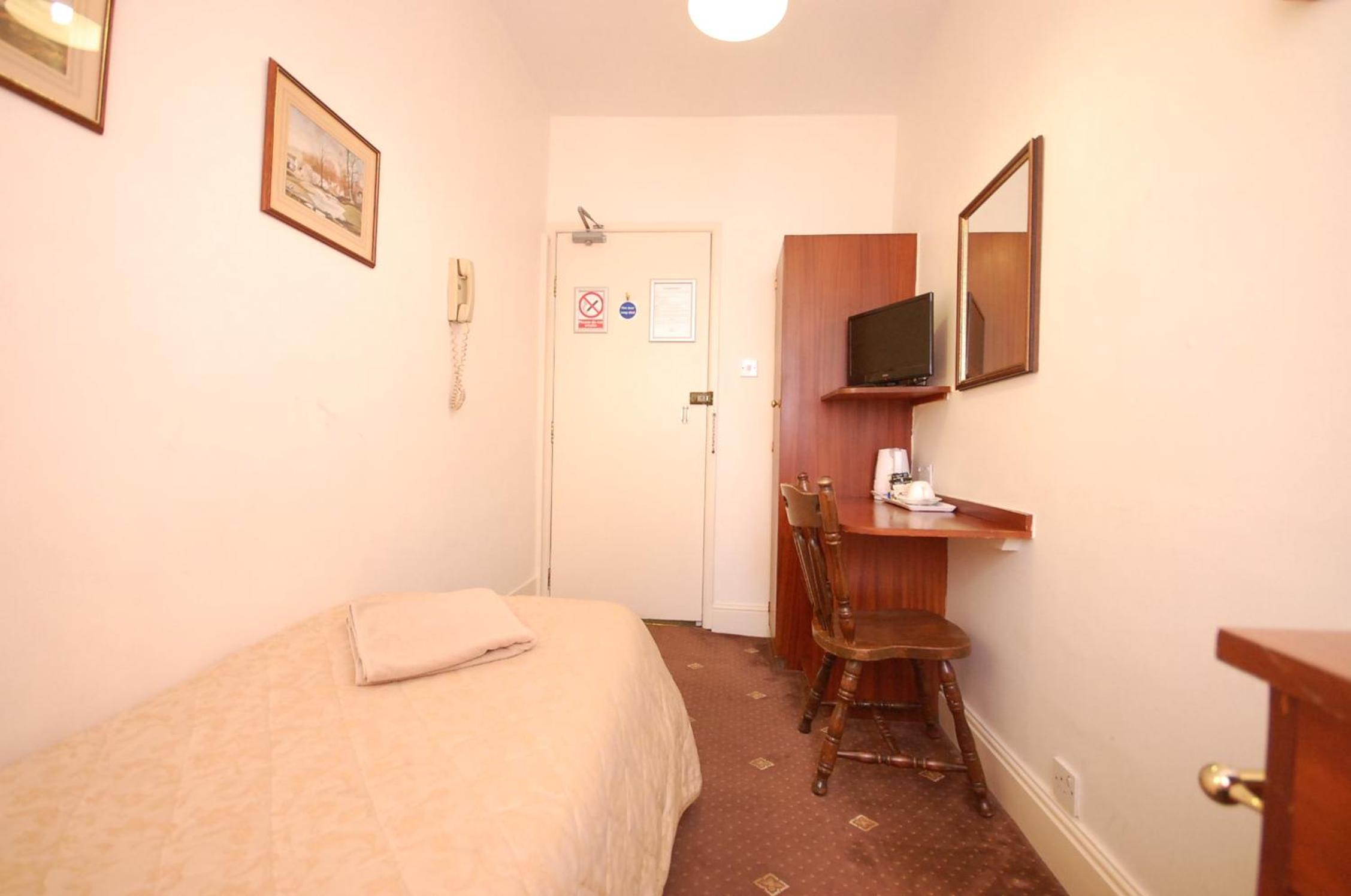 Single Room with Shared Bathroom