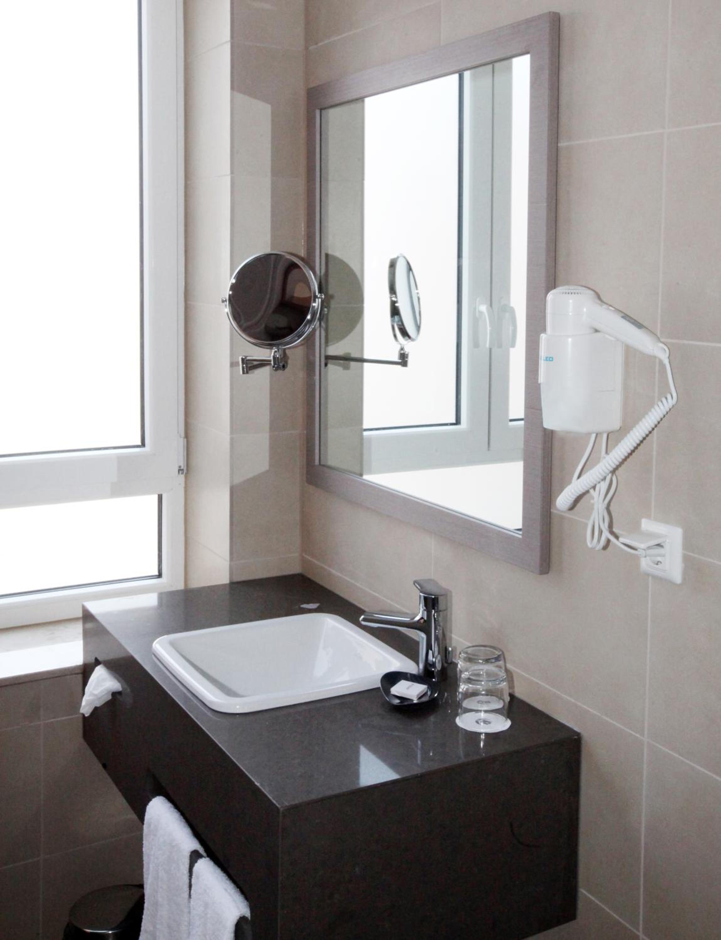 Standard Room 1 King Bed